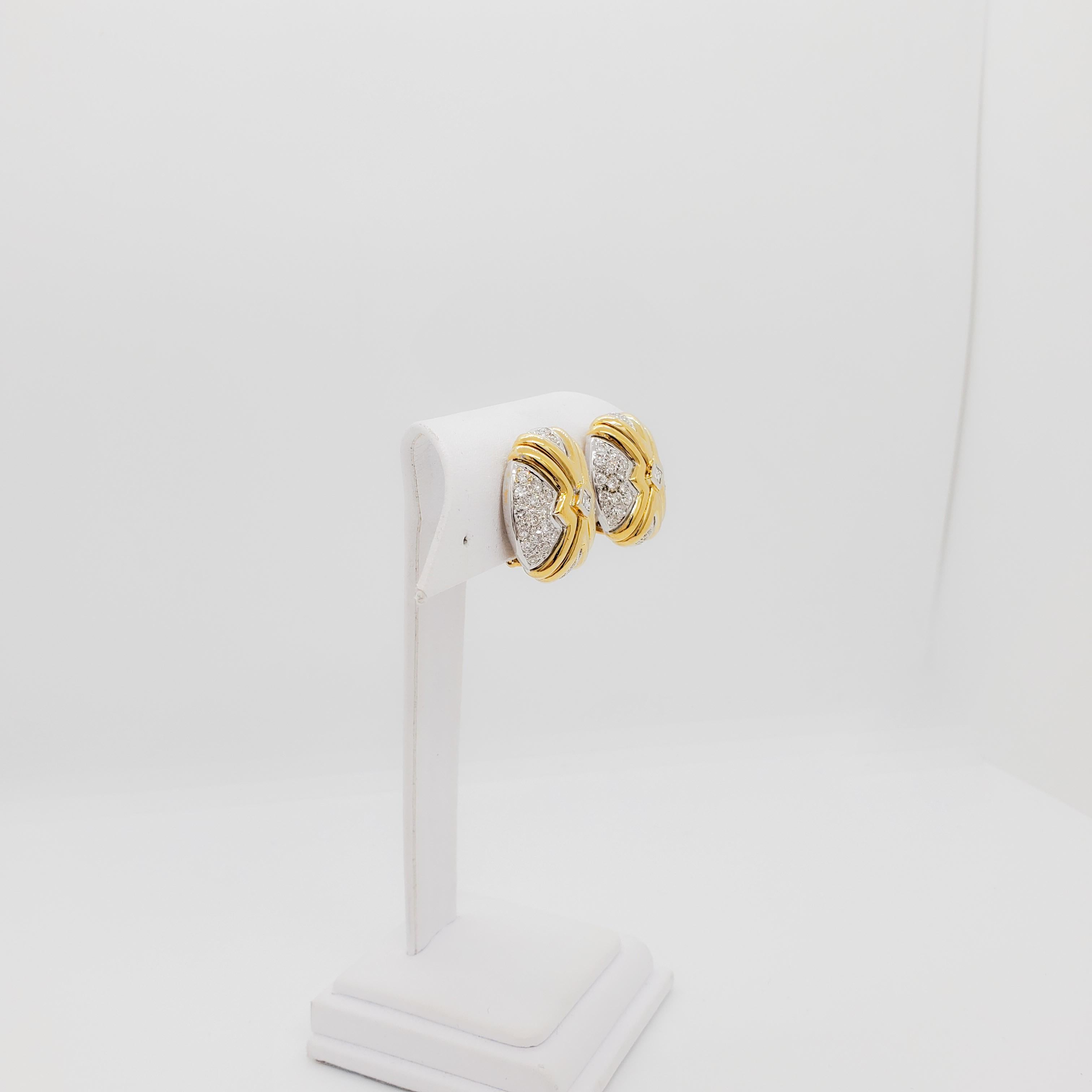 Weißer Diamant-Ohrring Clips in 18k zweifarbigem Gold im Angebot 2