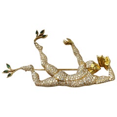 White Diamond Earrings and Brooch Set of Man Dancing in 18 Karat Yellow Gold