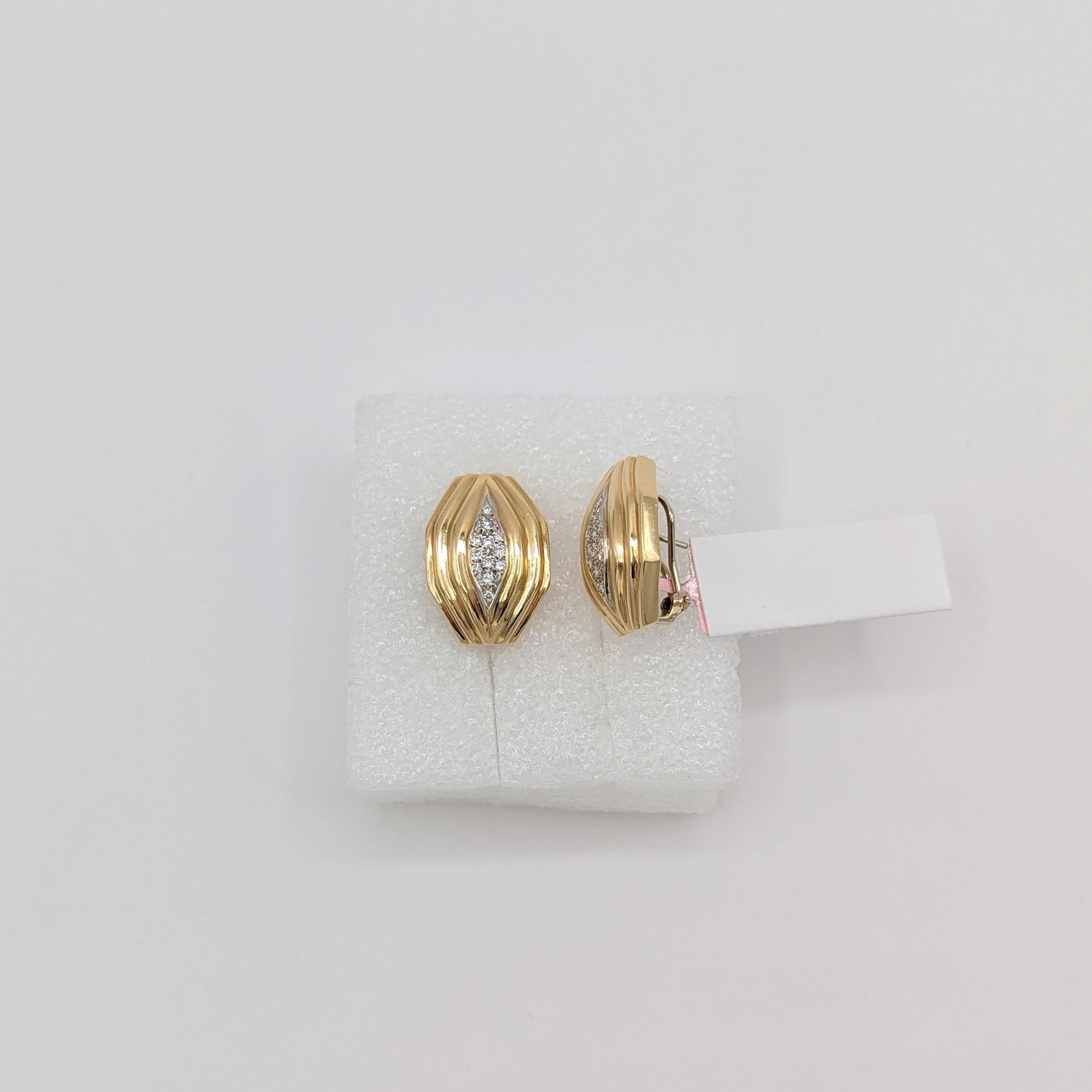 White Diamond Earrings in 14K 2 Tone Gold In New Condition For Sale In Los Angeles, CA
