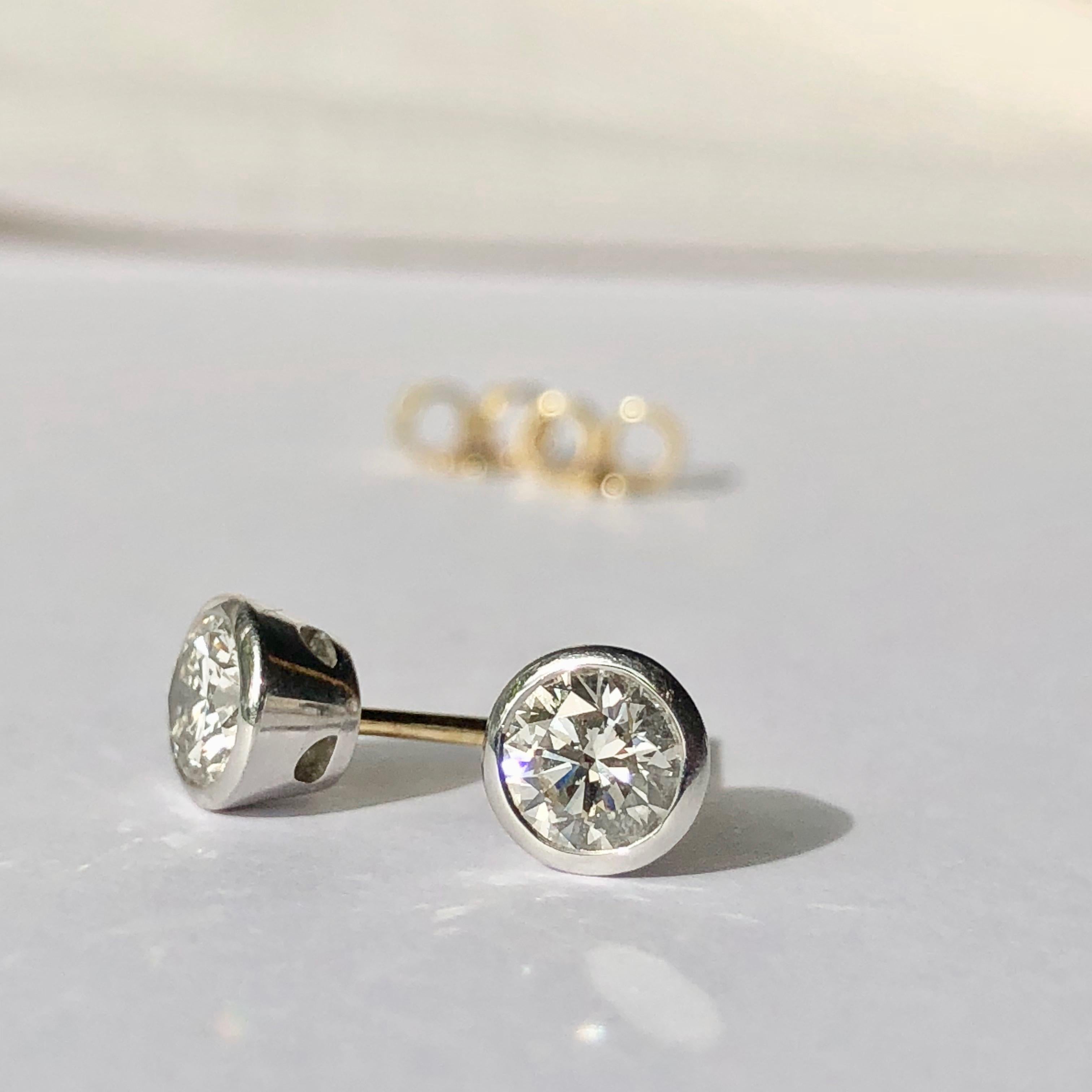 Round Cut White Diamond Earrings Studs Single Stone Round Brilliant Cut Solitaire 18k Gold