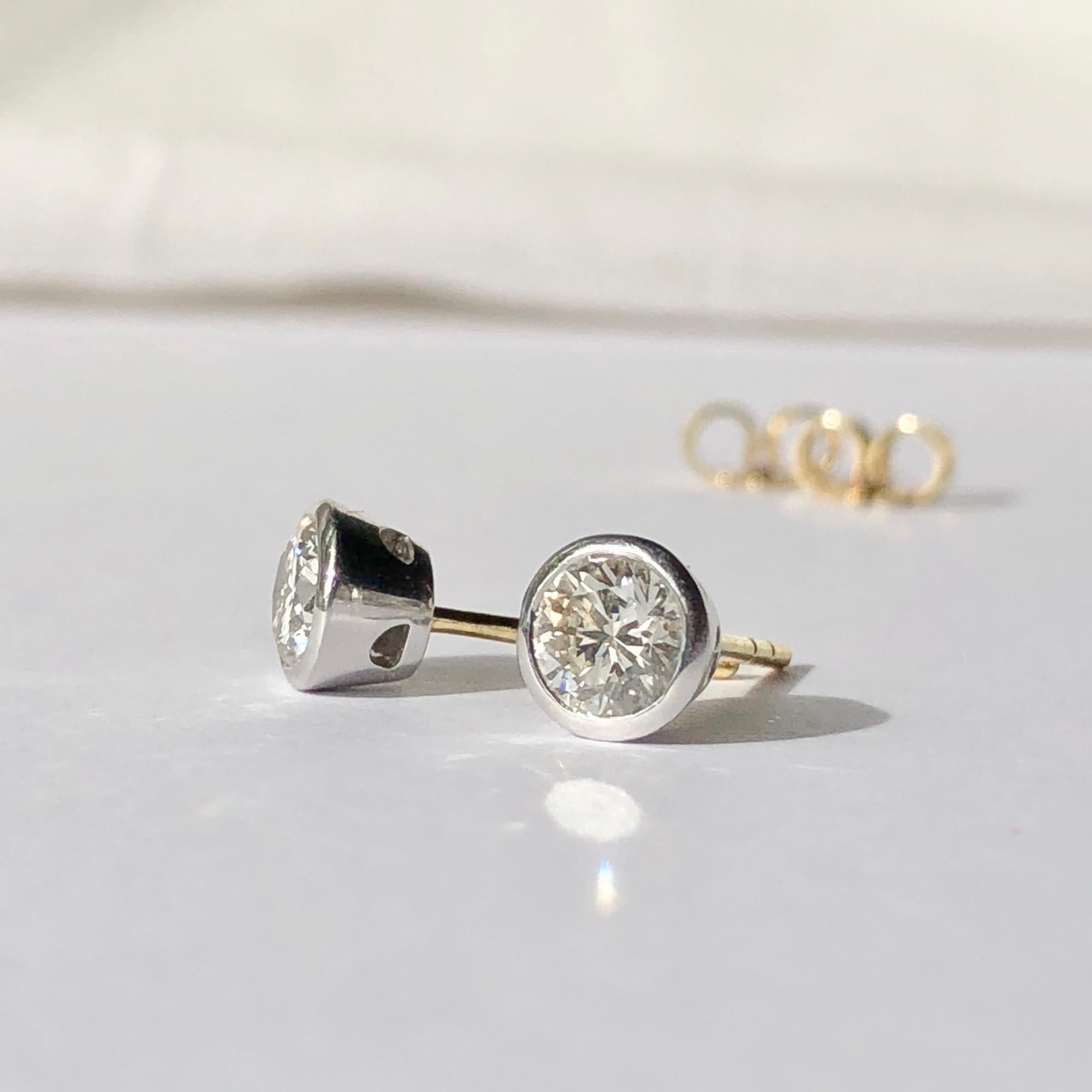 Women's or Men's White Diamond Earrings Studs Single Stone Round Brilliant Cut Solitaire 18k Gold