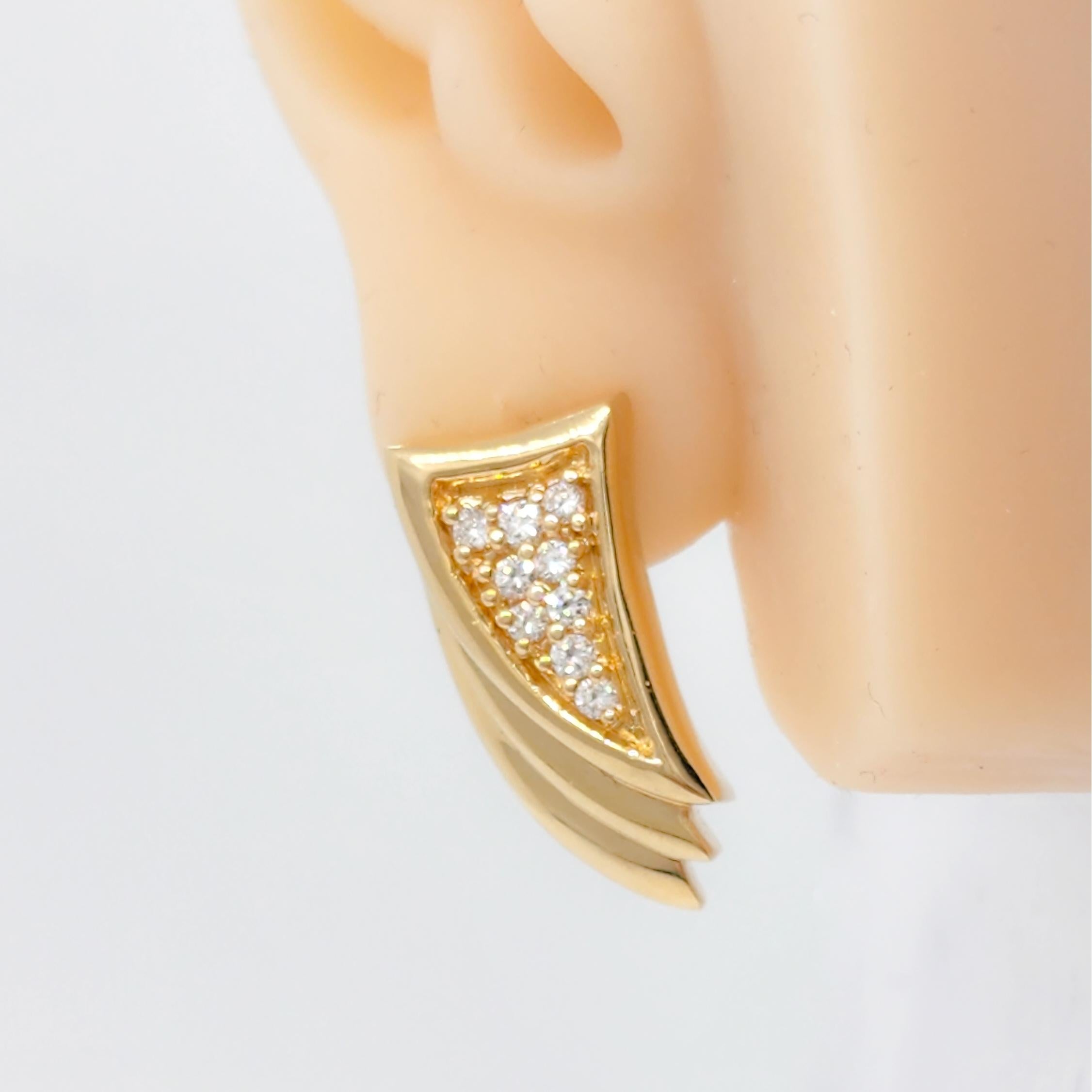 Weiße Diamant-Ohrringe im länglichen Dreieck-Design aus 14k Gelbgold (Rundschliff) im Angebot