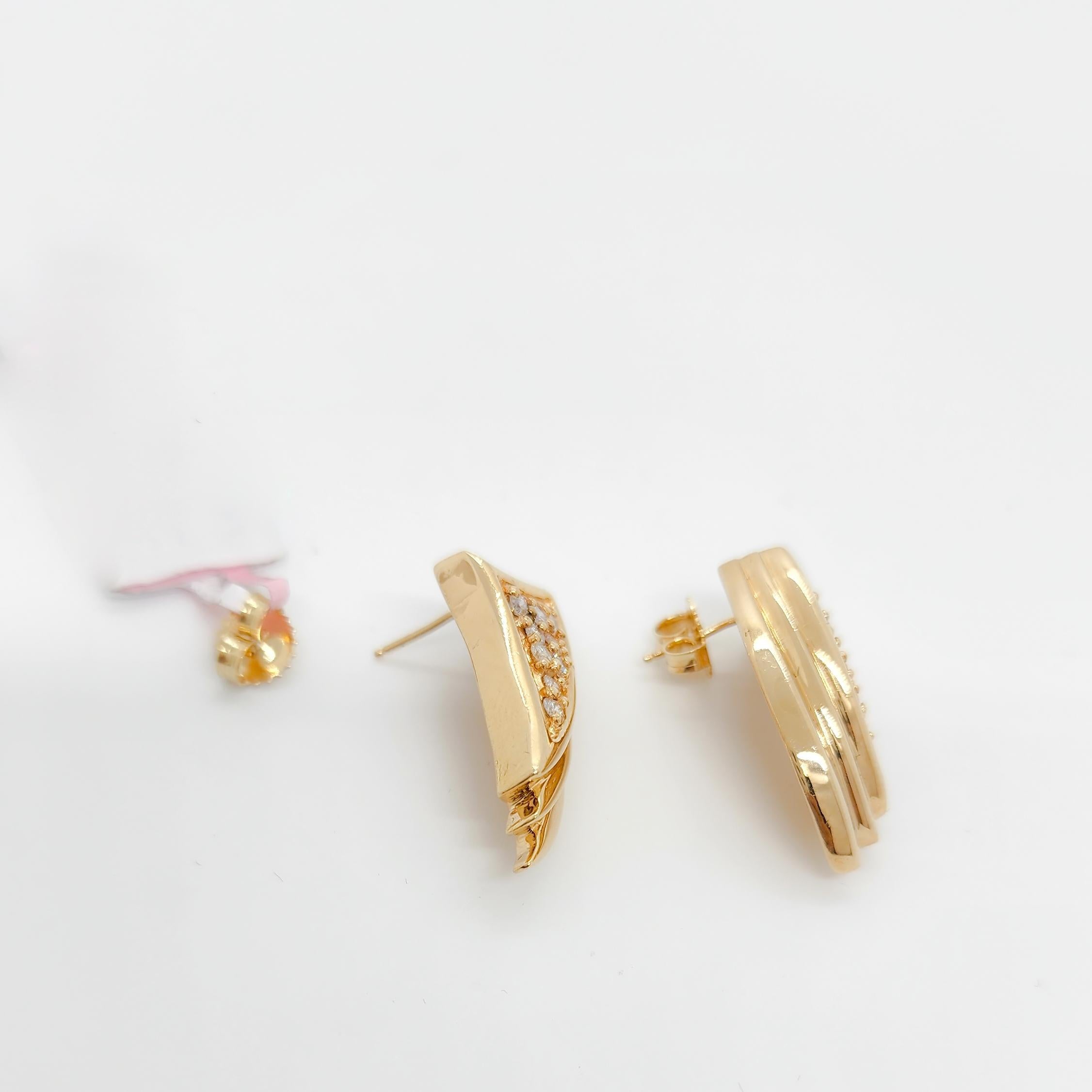 Weiße Diamant-Ohrringe im länglichen Dreieck-Design aus 14k Gelbgold im Angebot 2
