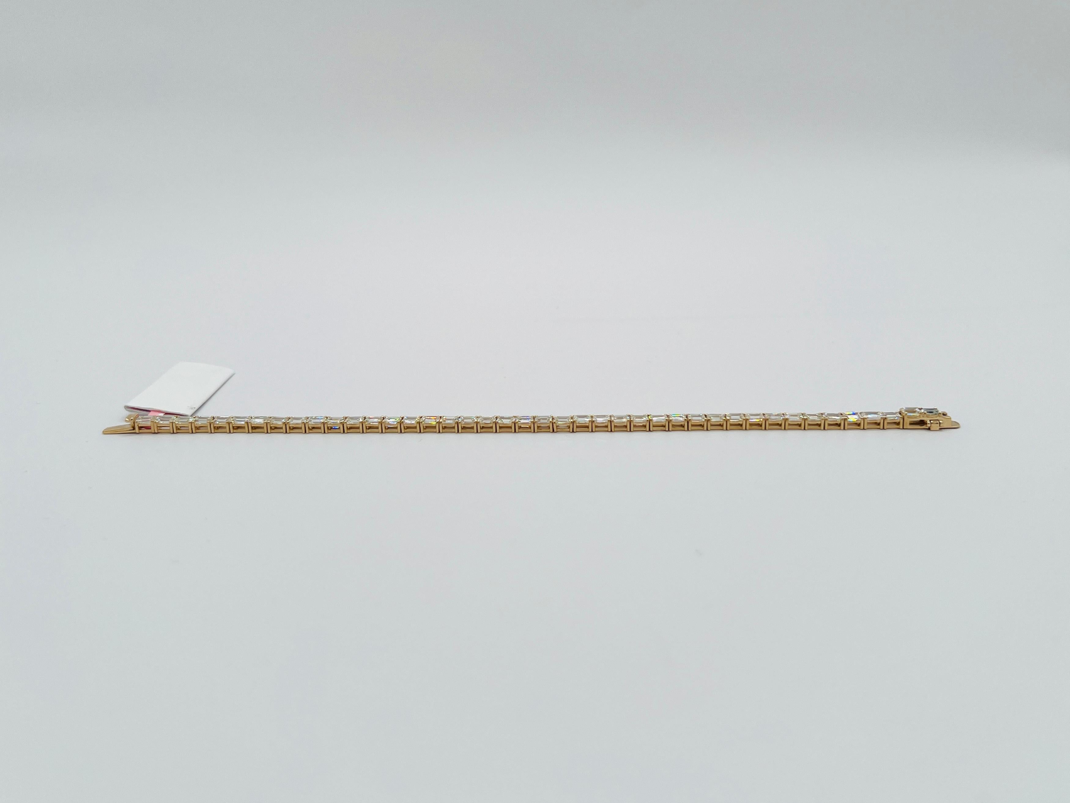 Diamante blanco talla esmeralda Pulsera de tenis Este Oeste  en  oro amarillo de 14 quilates en venta 5