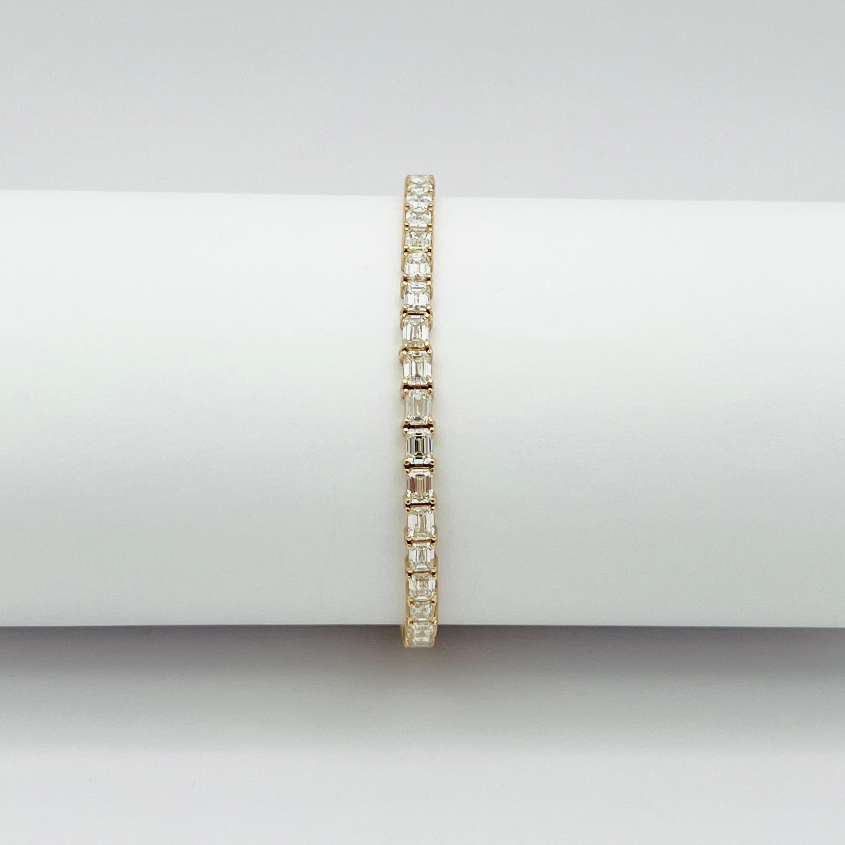 Diamante blanco talla esmeralda Pulsera de tenis Este Oeste  en  oro amarillo de 14 quilates en Nuevo estado para la venta en Los Angeles, CA