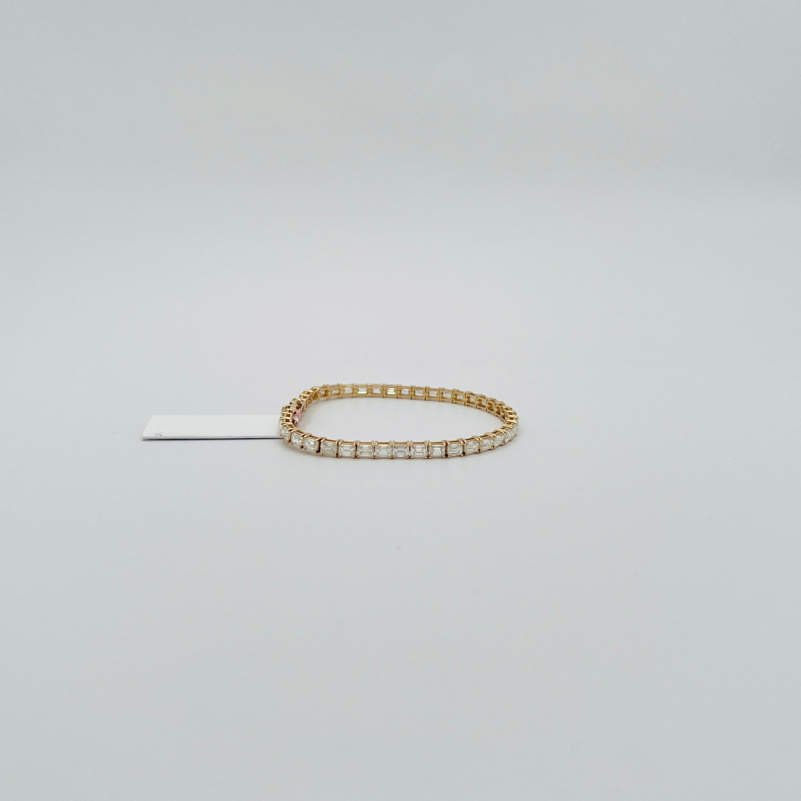 Femenino o masculino Diamante blanco talla esmeralda Pulsera de tenis Este Oeste  en  oro amarillo de 14 quilates en venta