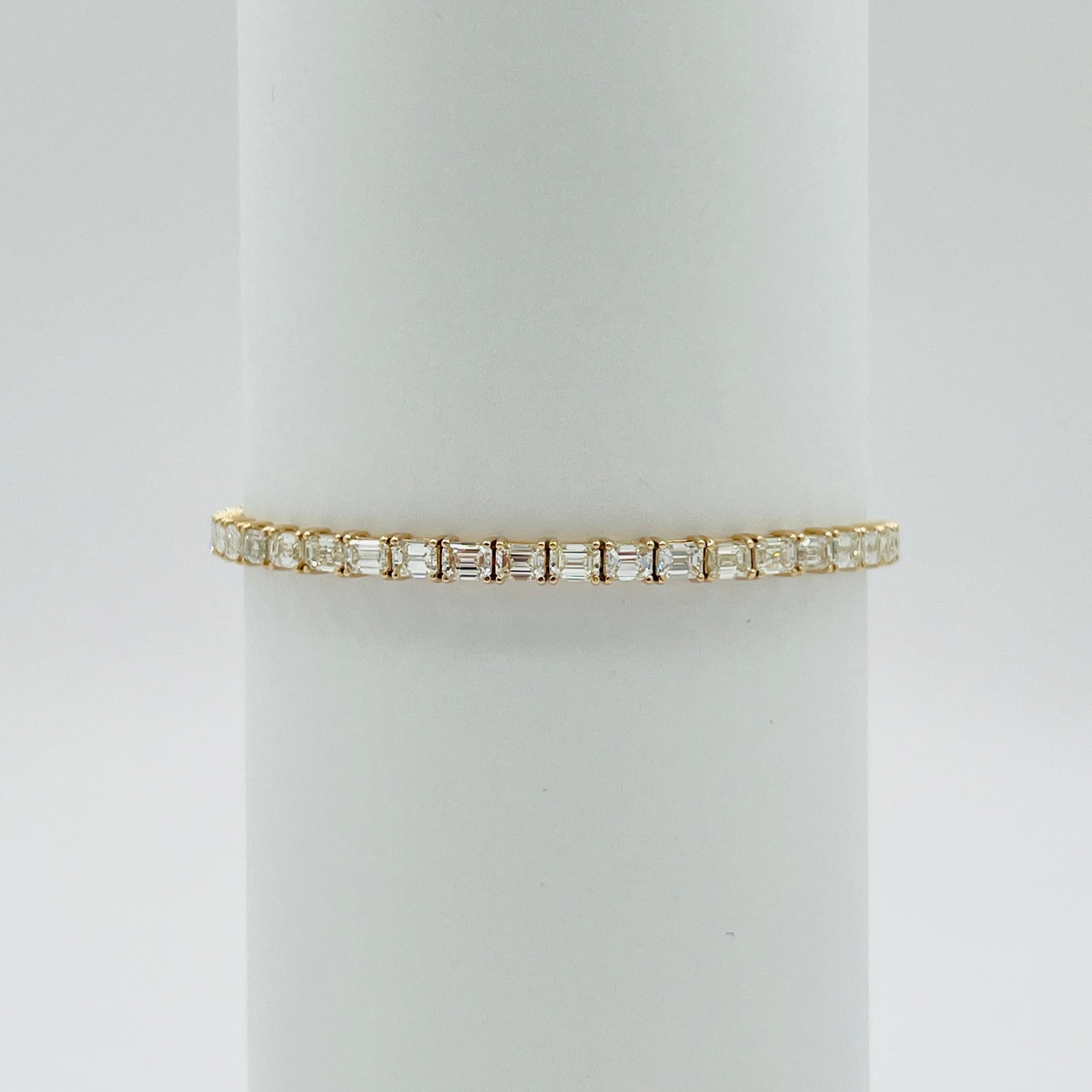 Diamante blanco talla esmeralda Pulsera de tenis Este Oeste  en  oro amarillo de 14 quilates en venta 3