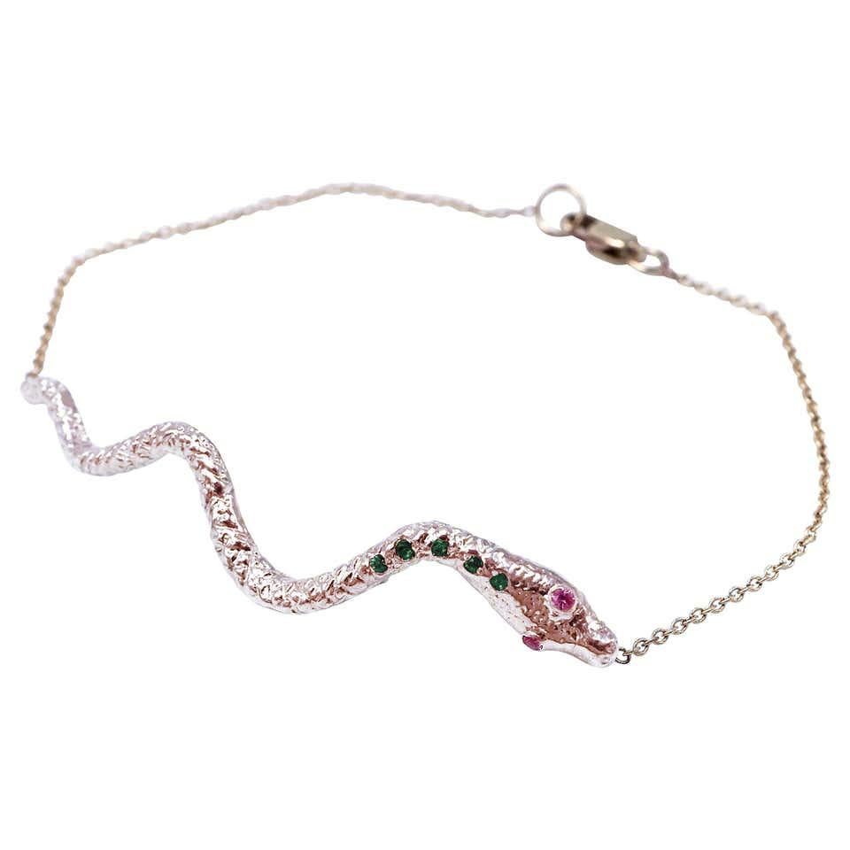 Taille brillant J Dauphin Bracelet serpent en or avec chaîne en or et diamants blancs et émeraudes en vente