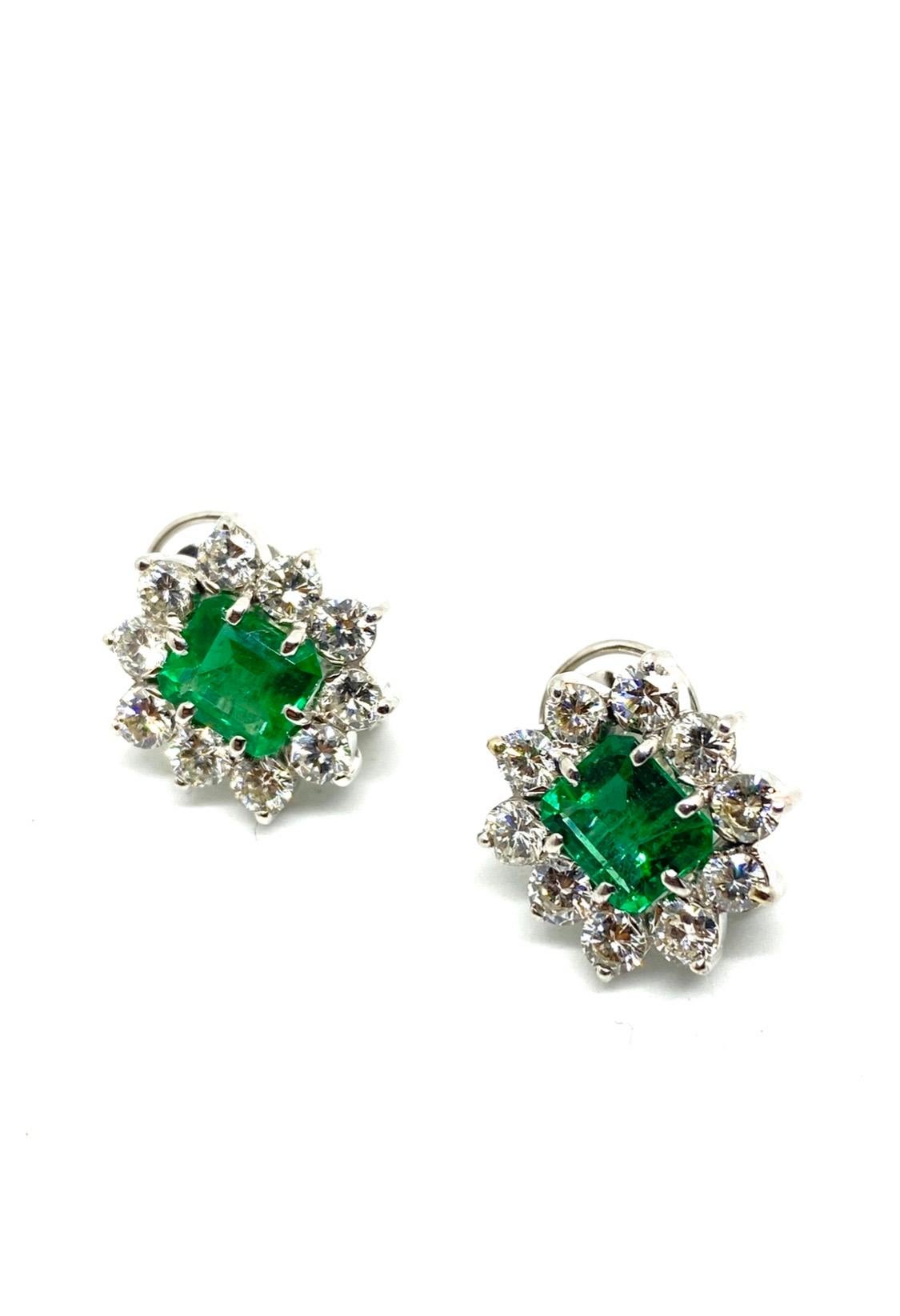 White Diamond Emerald Gold Stud Earrings In Good Condition In Lisbon, PT