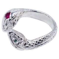 Bague cocktail J Dauphin en argent avec diamant blanc, émeraude, cœur, rubis et serpent