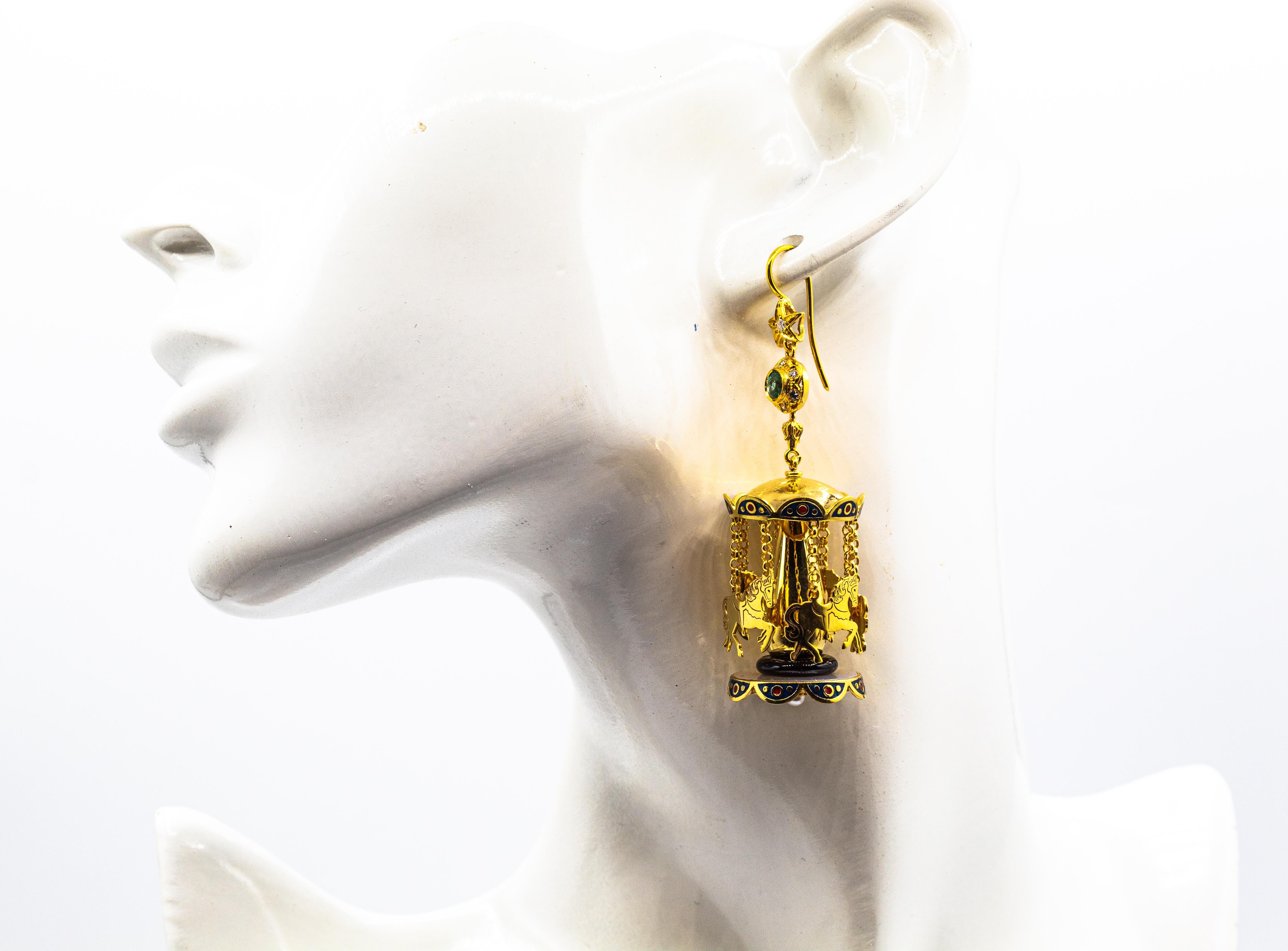 Gelbgold-Ohrstecker „Carousel“ mit weißem Diamant, Smaragd, Onyx, Perle und Emaille im Angebot 4