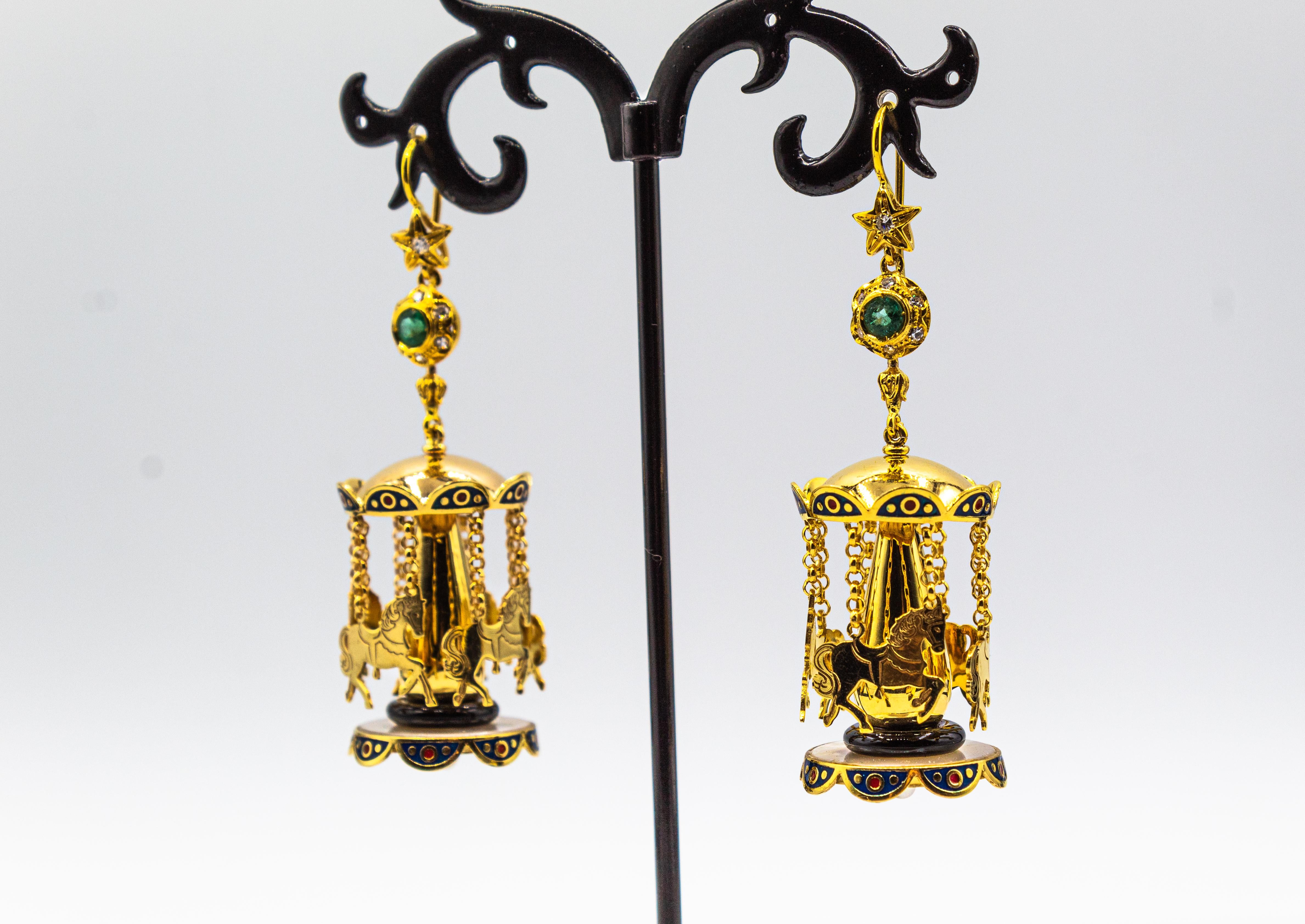 Gelbgold-Ohrstecker „Carousel“ mit weißem Diamant, Smaragd, Onyx, Perle und Emaille für Damen oder Herren im Angebot