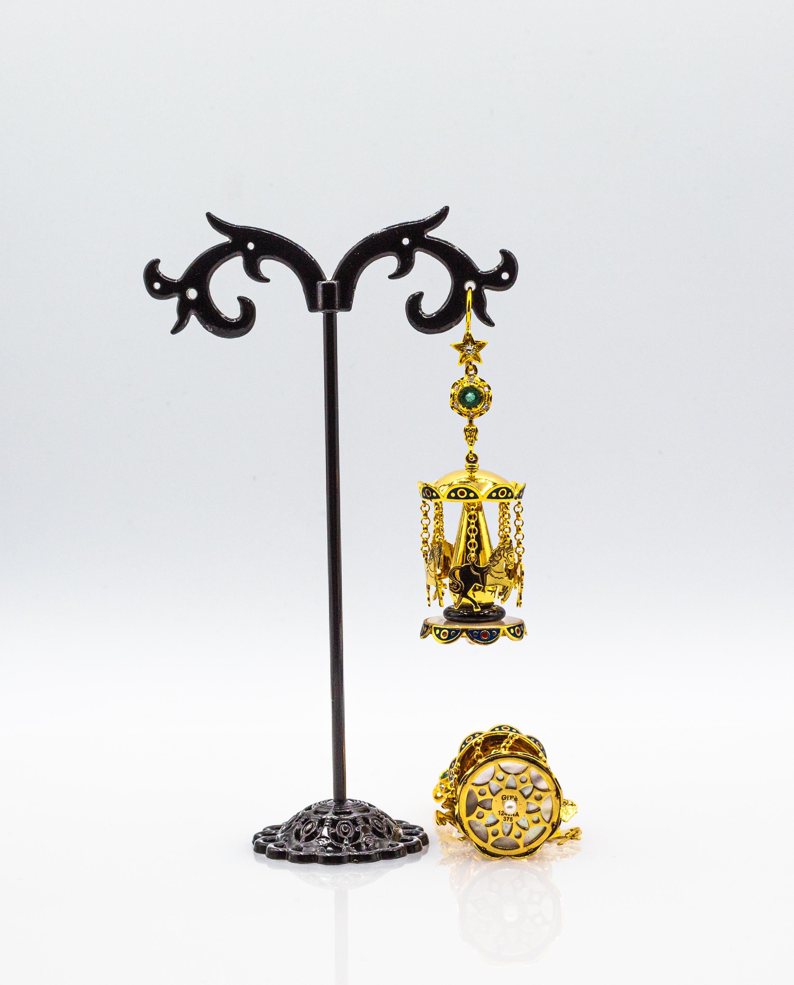 Gelbgold-Ohrstecker „Carousel“ mit weißem Diamant, Smaragd, Onyx, Perle und Emaille im Angebot 2