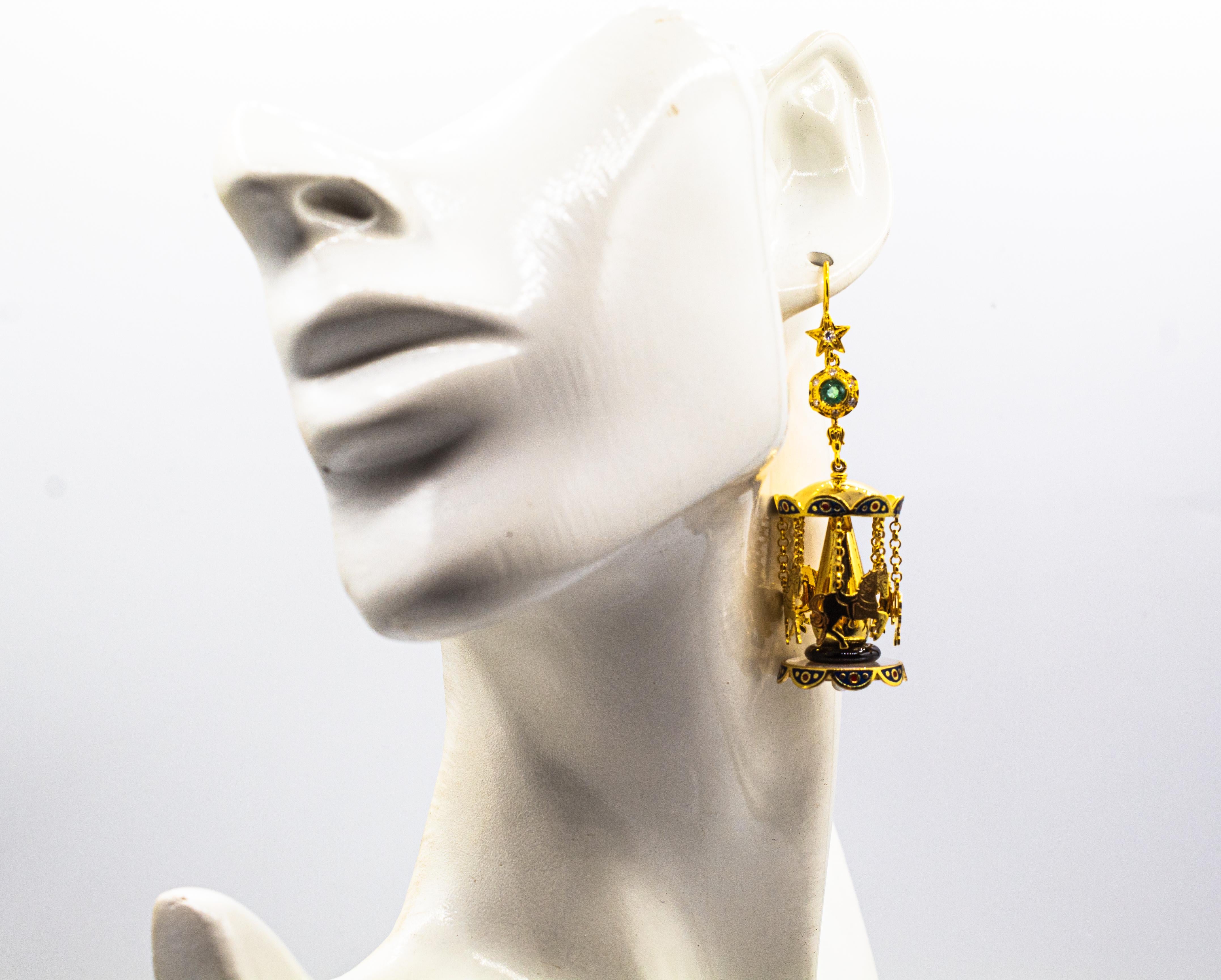 Gelbgold-Ohrstecker „Carousel“ mit weißem Diamant, Smaragd, Onyx, Perle und Emaille im Angebot 3