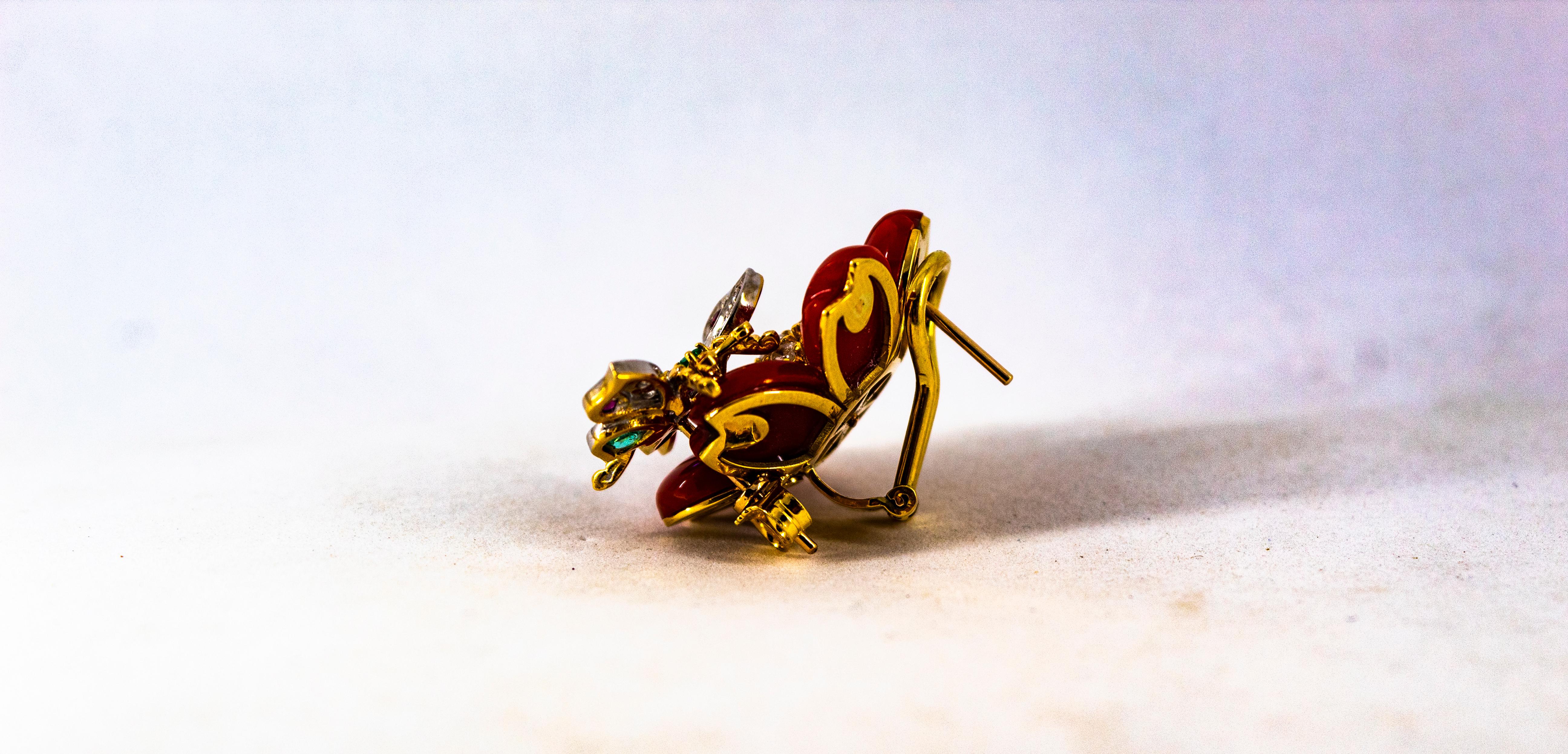 Weißer Diamant Smaragd Rubin Blauer Saphir Rote Koralle Gelbgold Blumenohrringe im Zustand „Neu“ im Angebot in Naples, IT
