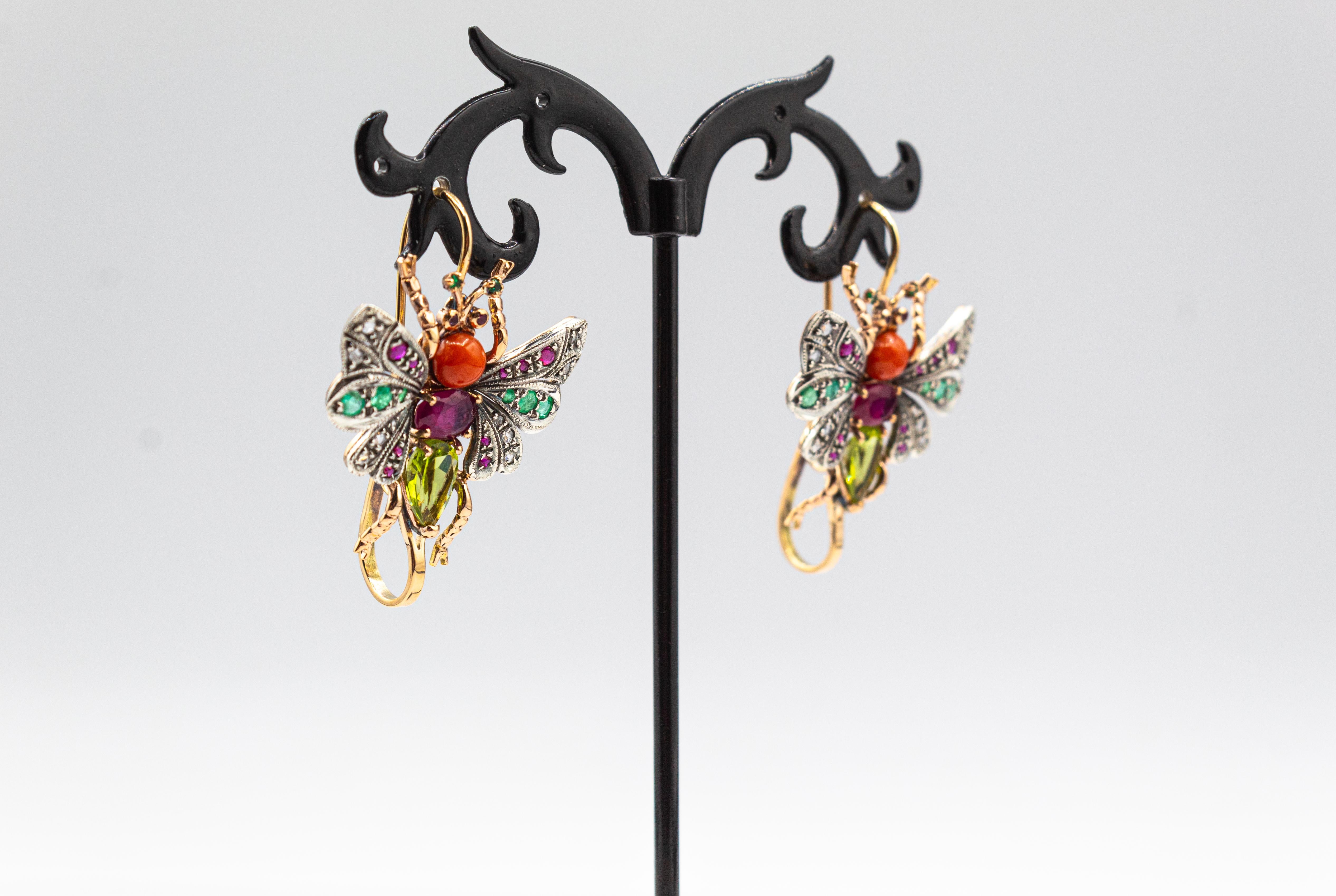 Taille rose Boucles d'oreilles en or jaune avec diamant blanc, émeraude, rubis, corail rouge méditerranéen et péridot en vente