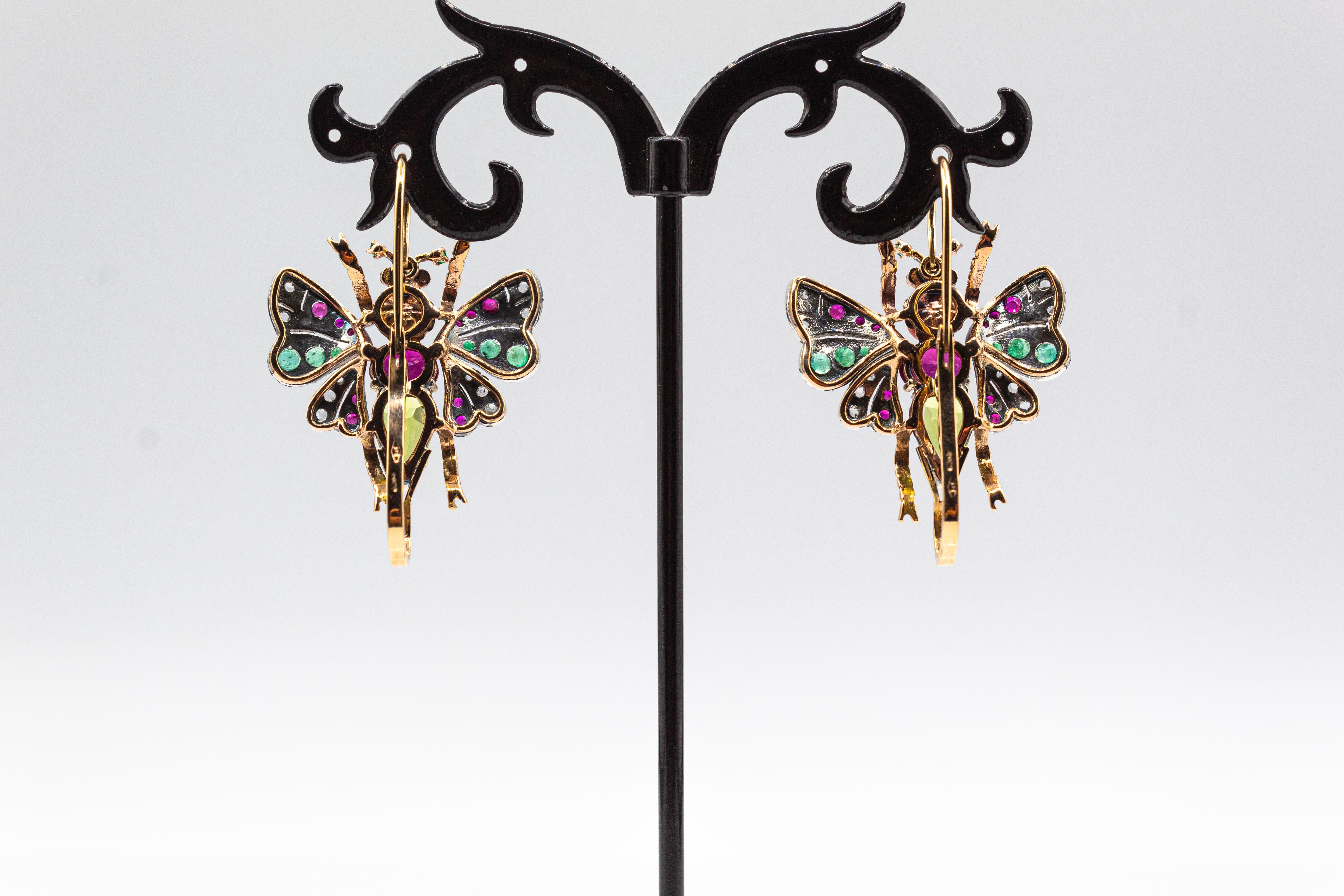 Boucles d'oreilles en or jaune avec diamant blanc, émeraude, rubis, corail rouge méditerranéen et péridot Neuf - En vente à Naples, IT