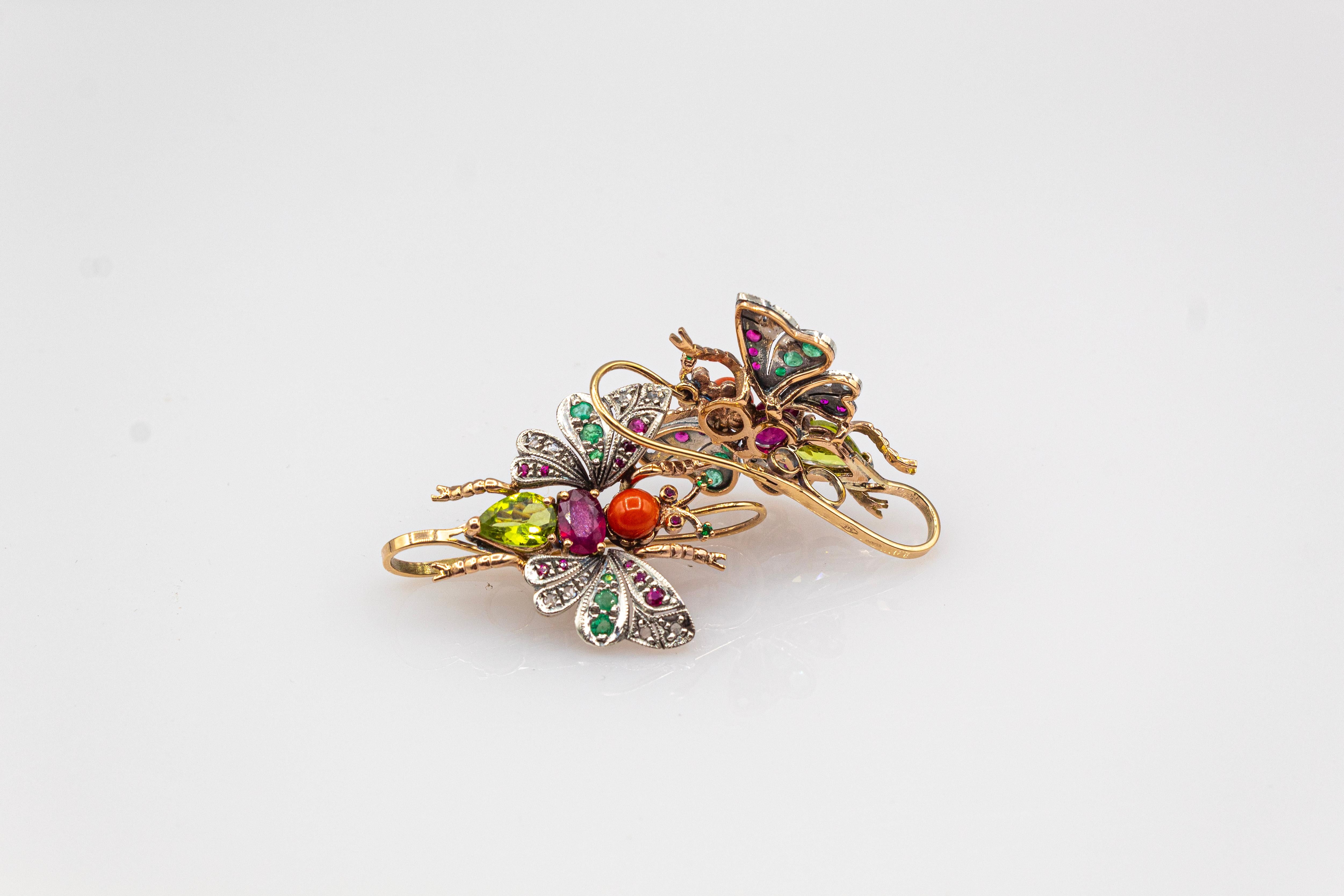 Boucles d'oreilles en or jaune avec diamant blanc, émeraude, rubis, corail rouge méditerranéen et péridot en vente 3