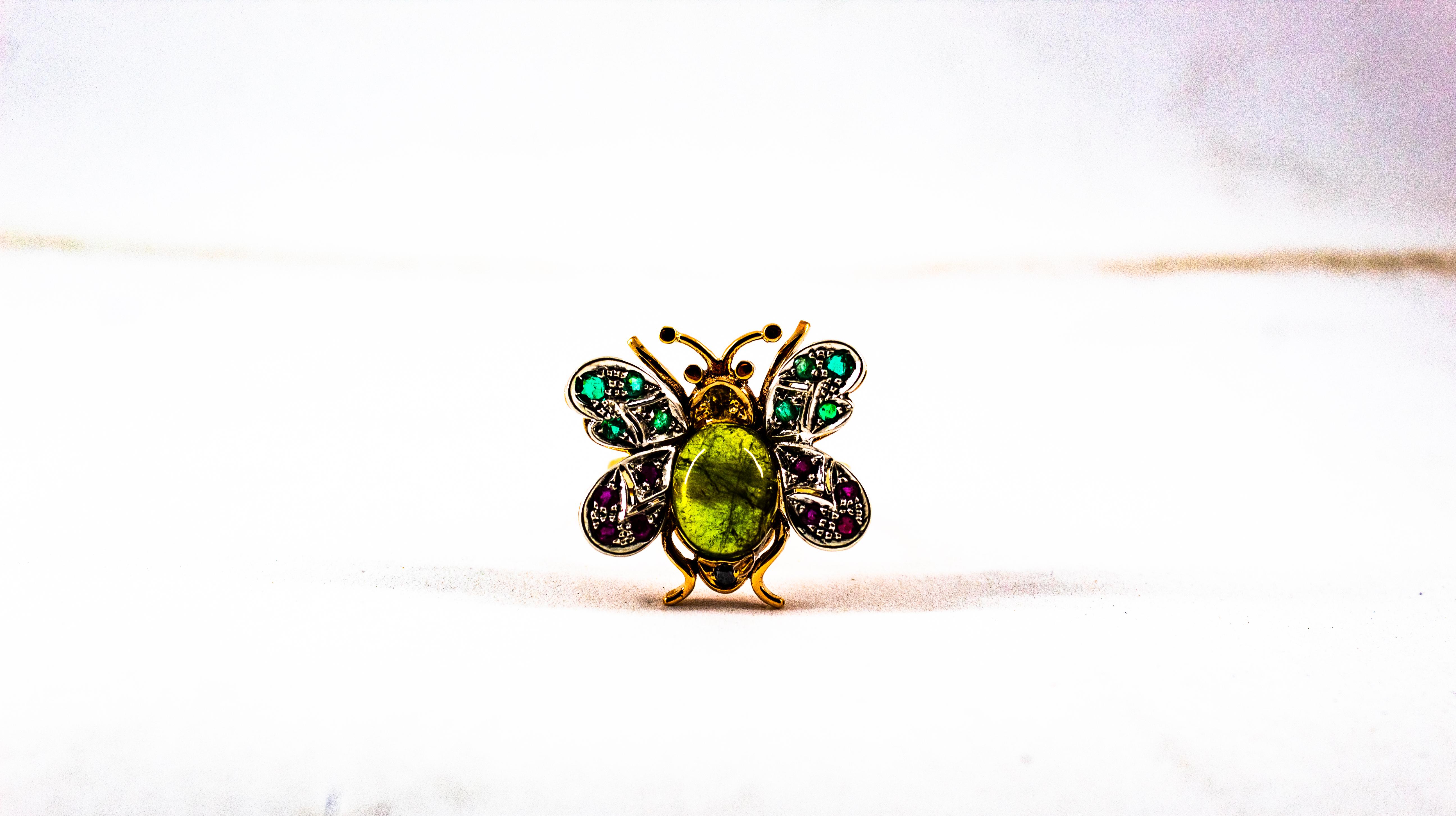 Bague de cocktail en or jaune diamant blanc émeraude saphir rubis tourmaline verte en vente 4