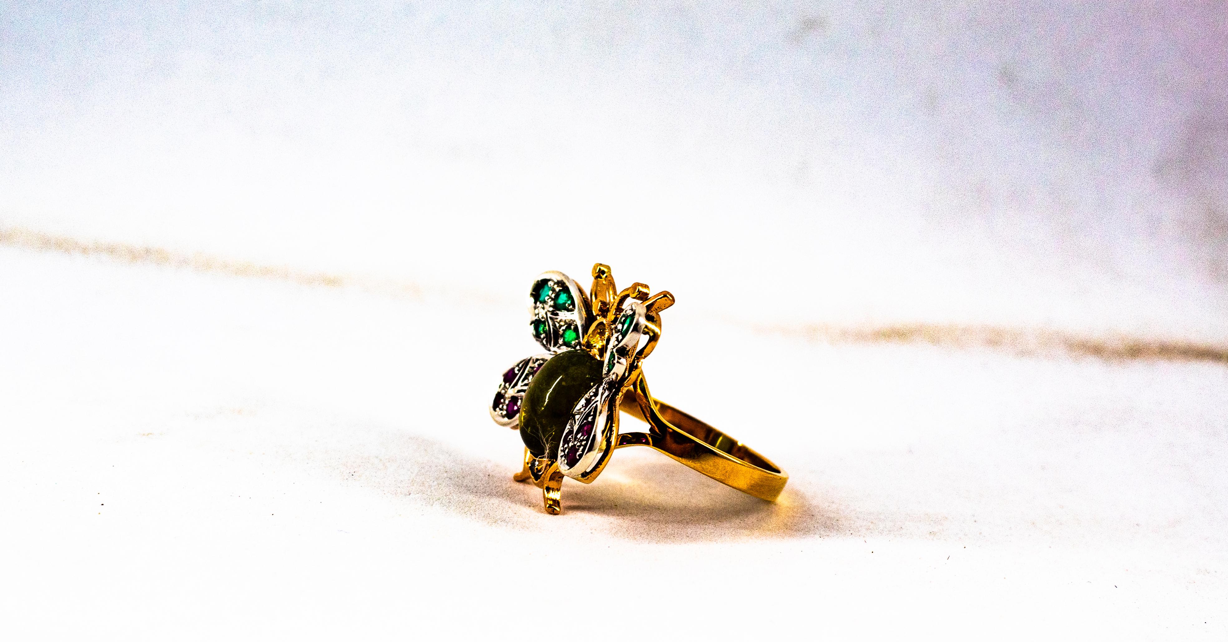 Bague de cocktail en or jaune diamant blanc émeraude saphir rubis tourmaline verte en vente 8
