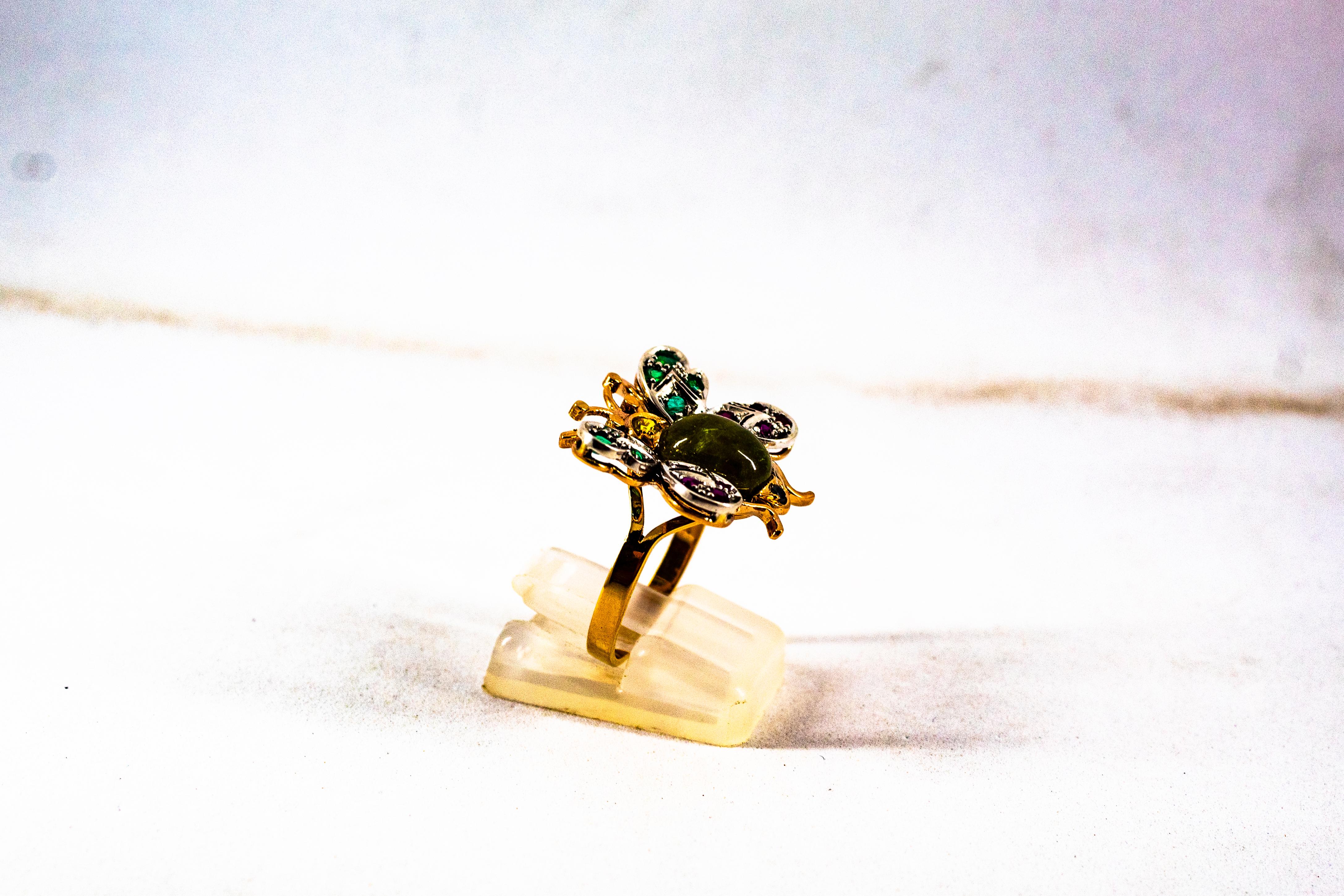 Bague de cocktail en or jaune diamant blanc émeraude saphir rubis tourmaline verte en vente 3