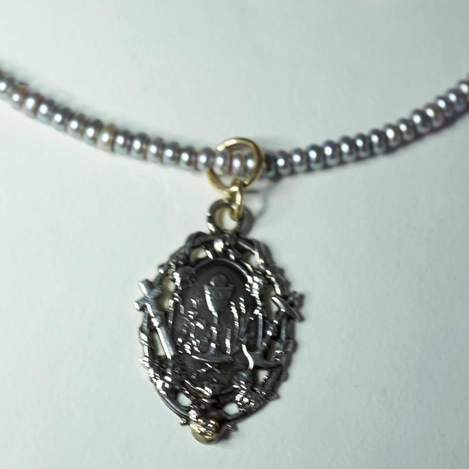 Weißer weißer Diamant Perle Gold Kette Faith Hope Love Medaille Silber Anhänger Halskette im Angebot 1