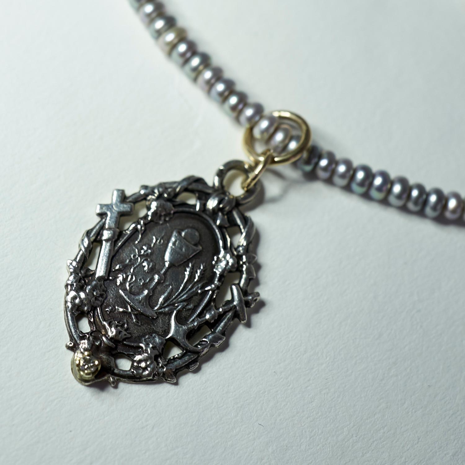 Weißer weißer Diamant Perle Gold Kette Faith Hope Love Medaille Silber Anhänger Halskette im Angebot 2