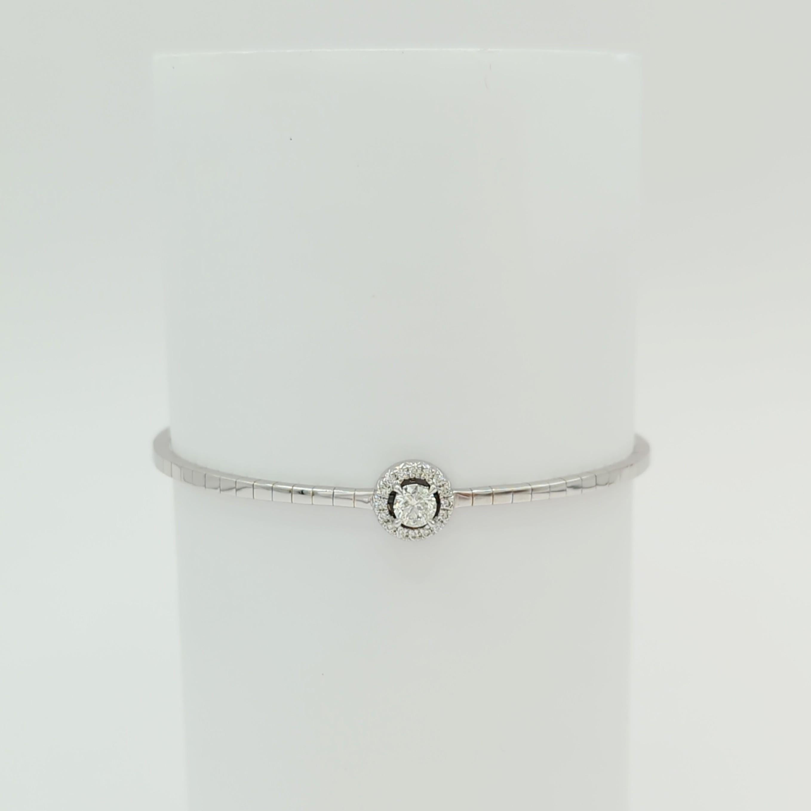 Bracelet jonc flexible en or blanc 14 carats avec diamants blancs Neuf - En vente à Los Angeles, CA