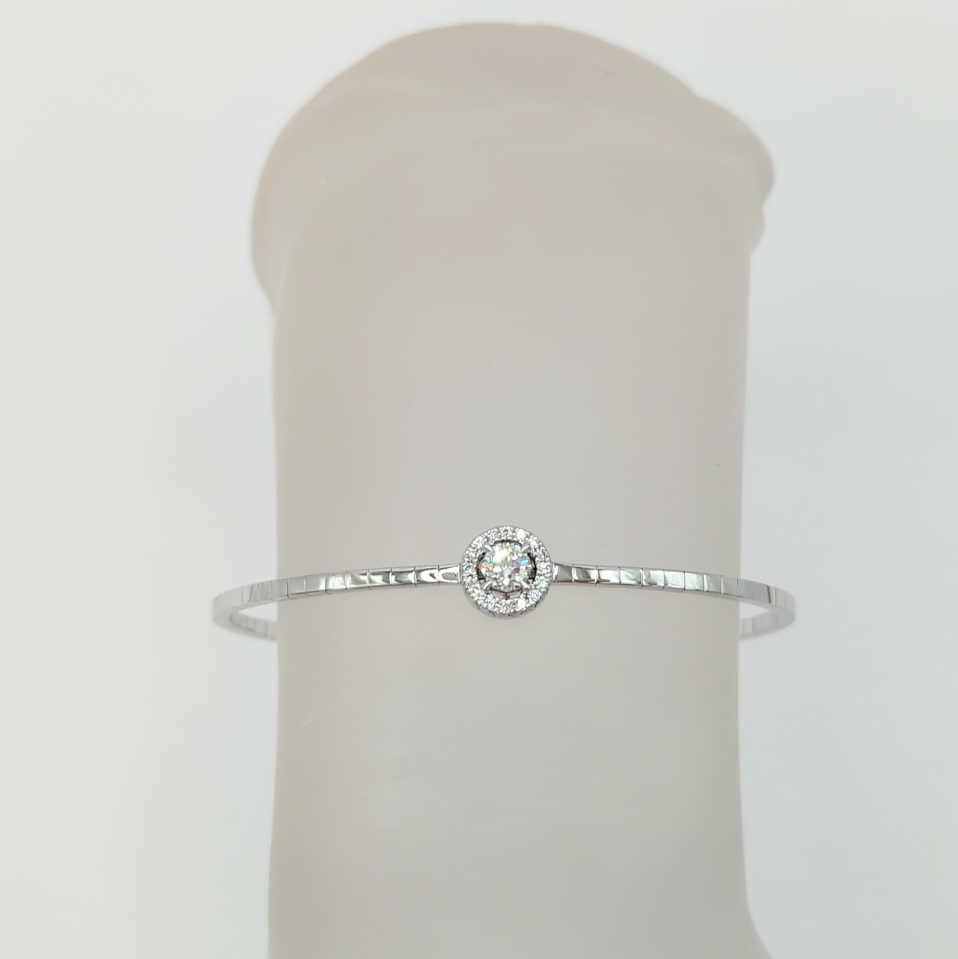 Bracelet jonc flexible en or blanc 14 carats avec diamants blancs Unisexe en vente