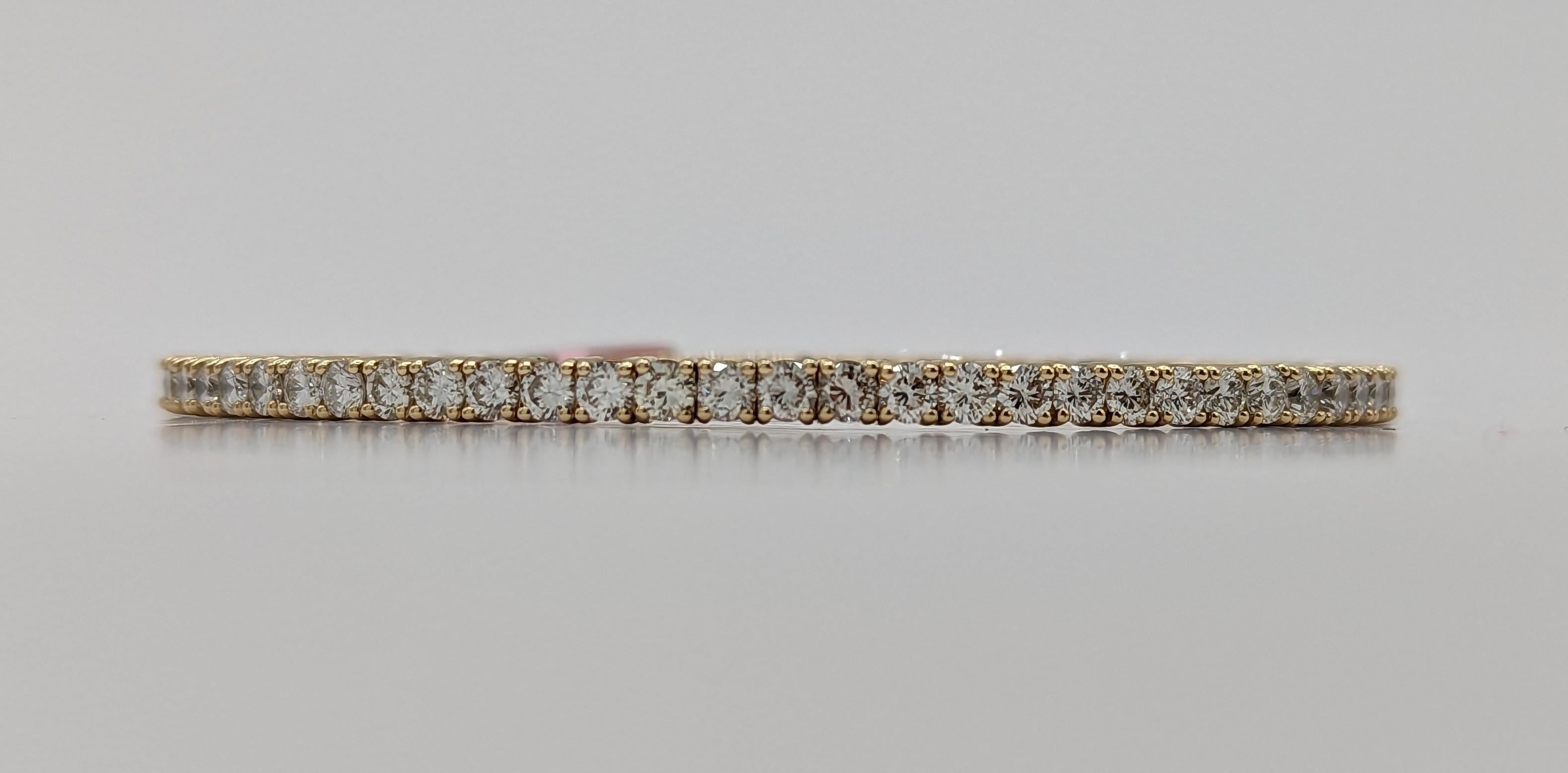 Bracelet jonc flexible en or jaune 14 carats avec diamants blancs Unisexe en vente