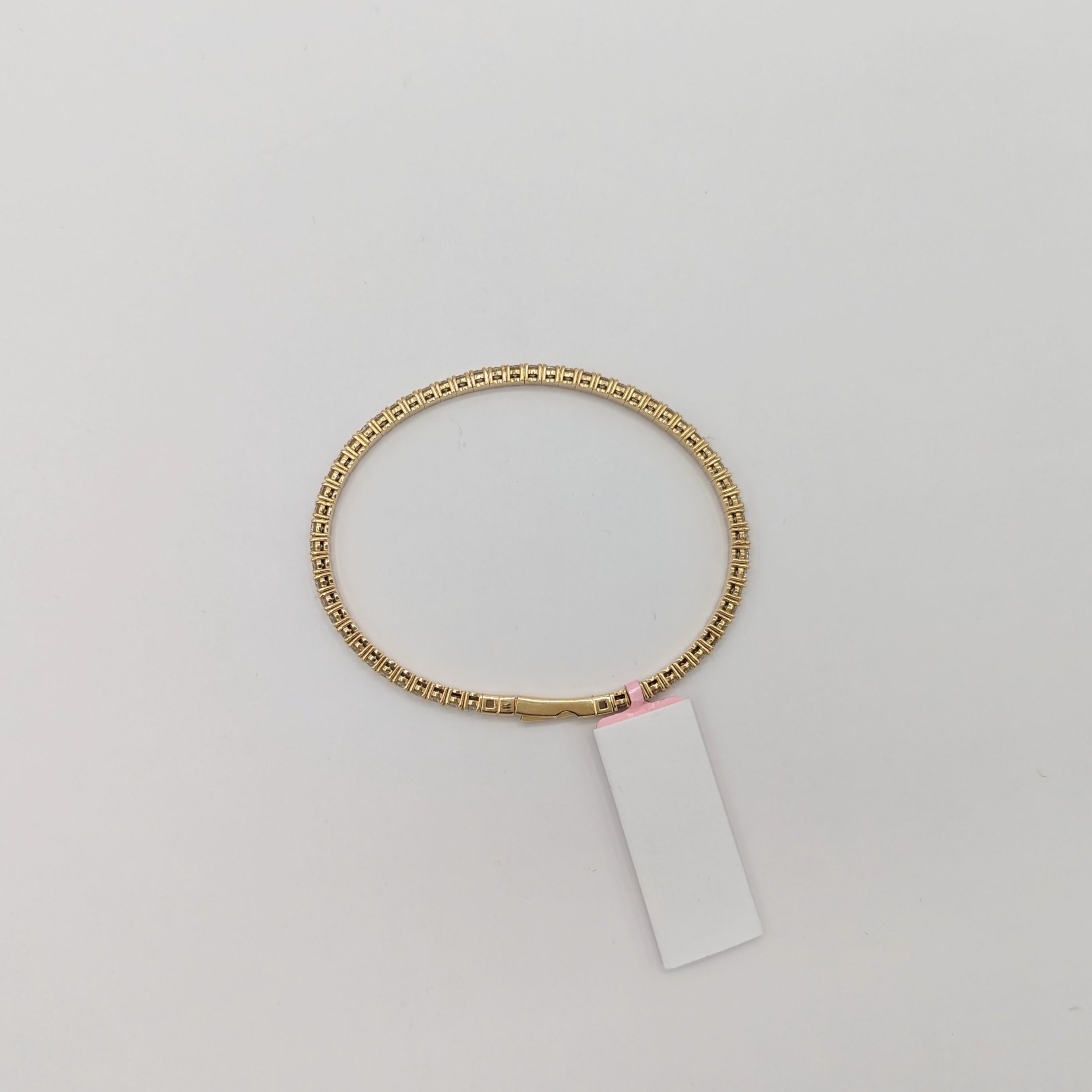 Bracelet jonc flexible en or jaune 14 carats avec diamants blancs en vente 1