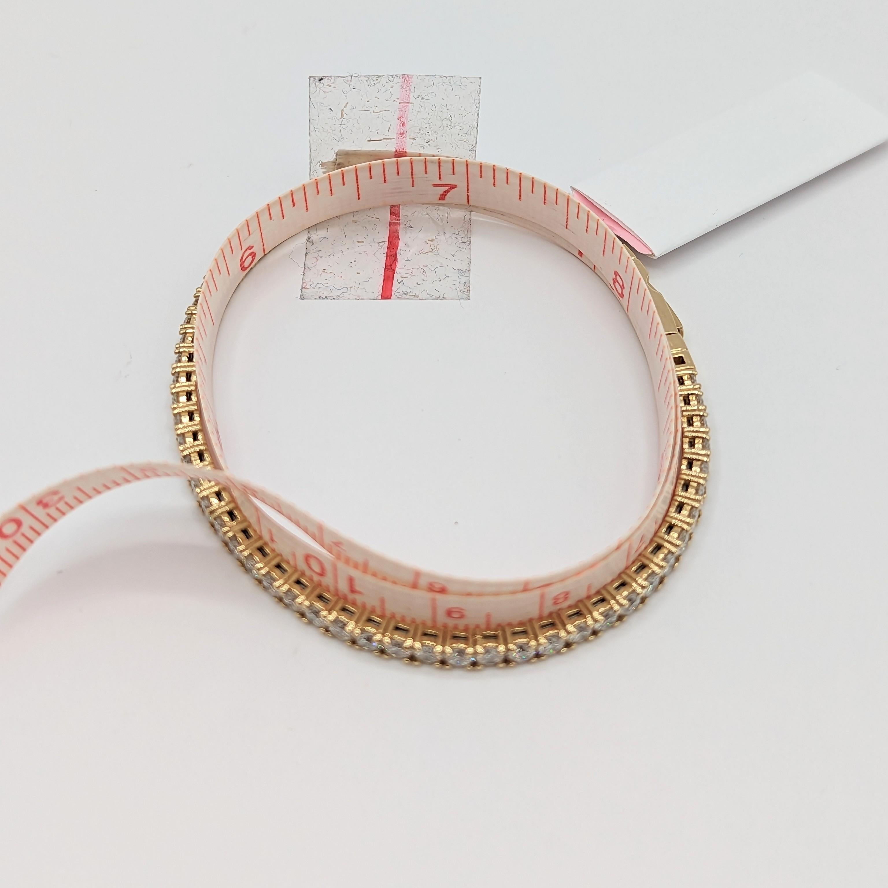 Bracelet jonc flexible en or jaune 14 carats avec diamants blancs en vente 2