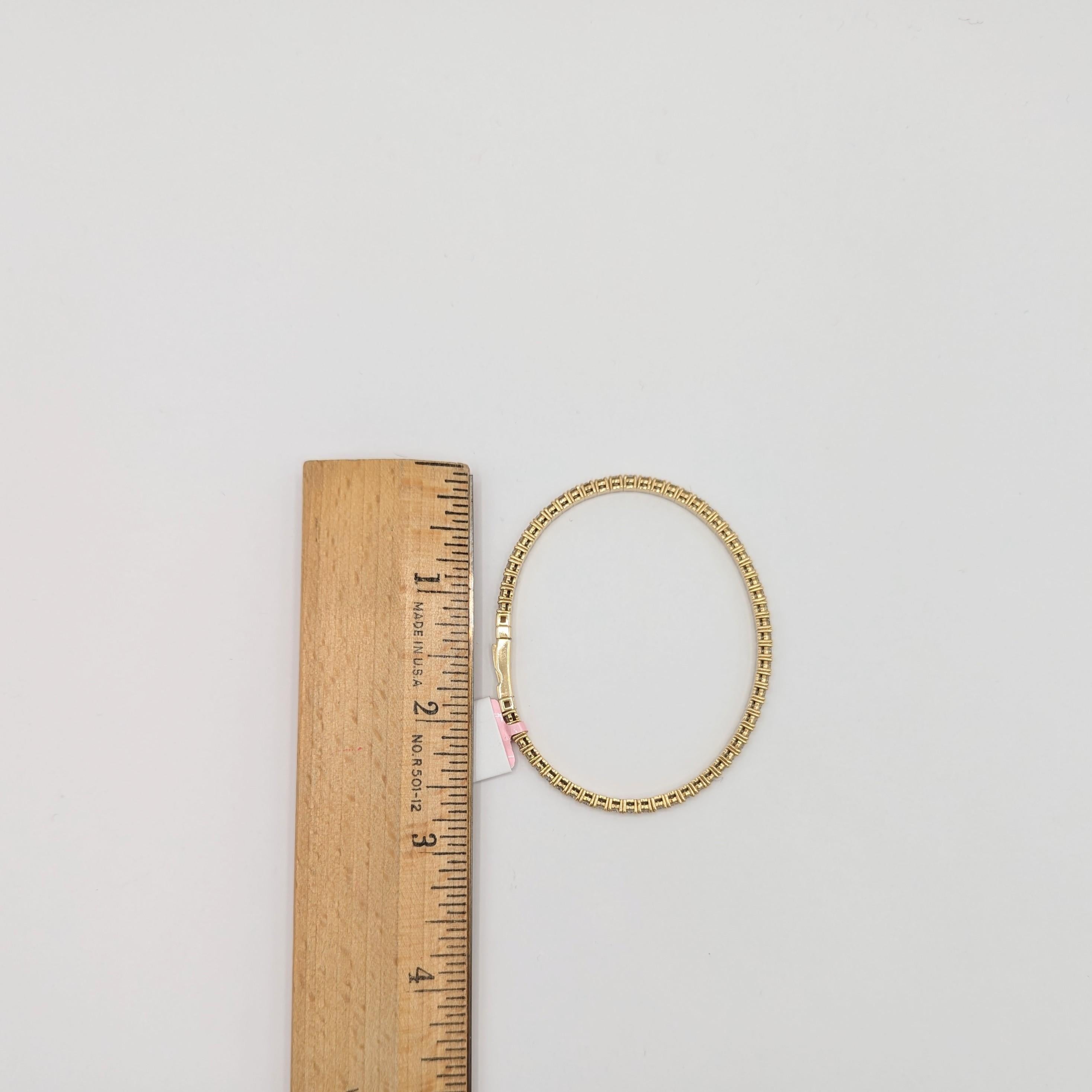 Bracelet jonc flexible en or jaune 14 carats avec diamants blancs en vente 3