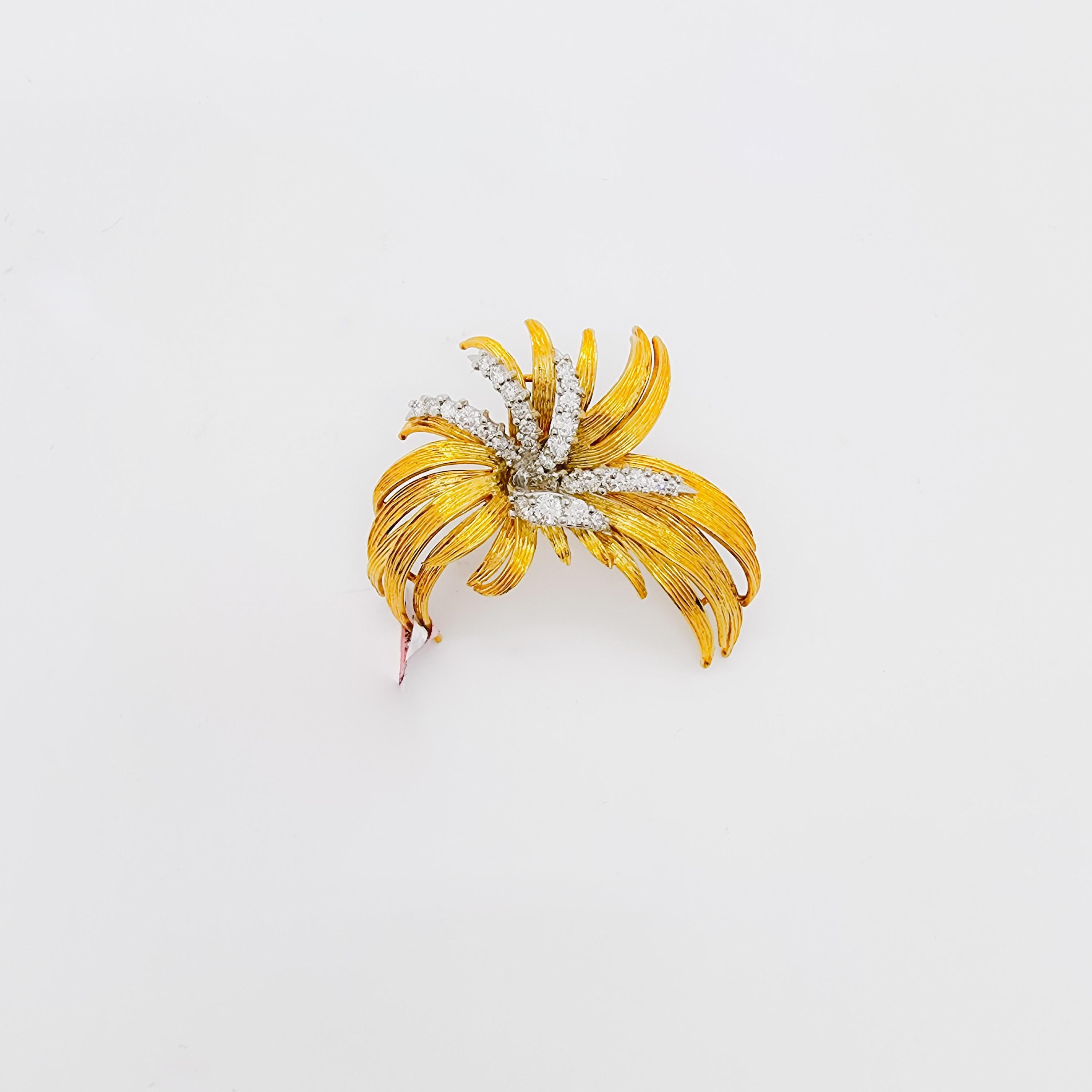 White Diamond Floral Brooch in 18k Two Tone Gold In New Condition For Sale In Los Angeles, CA