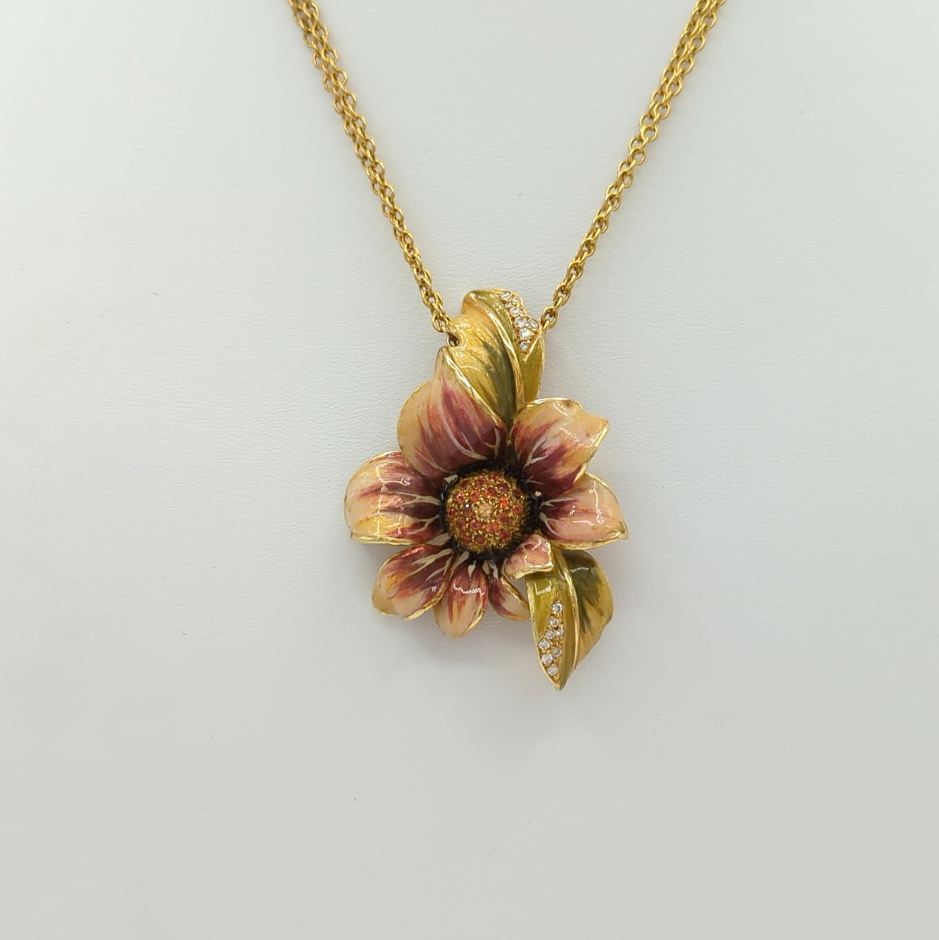 Women's or Men's  White Diamond Flower design Pendant Necklace in 18K Yellow Gold For Sale