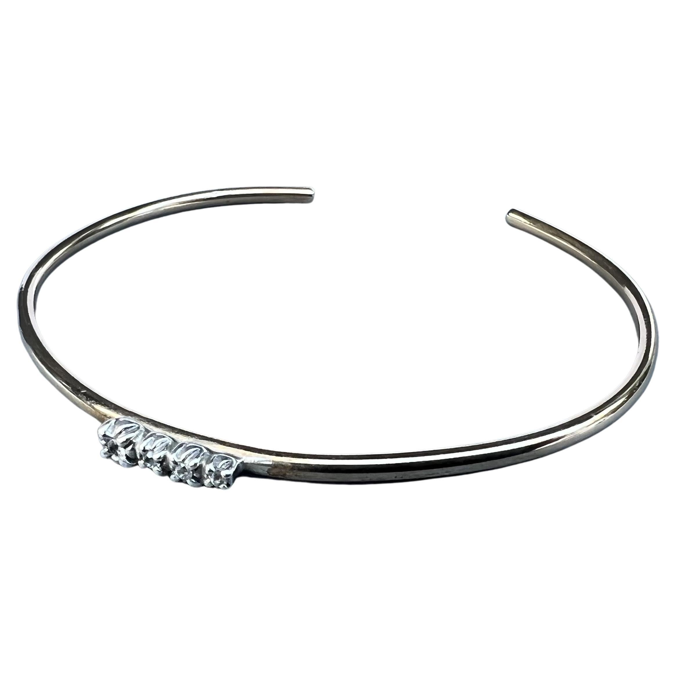 J Dauphin Bracelet manchette « Love » en or et diamants blancs
