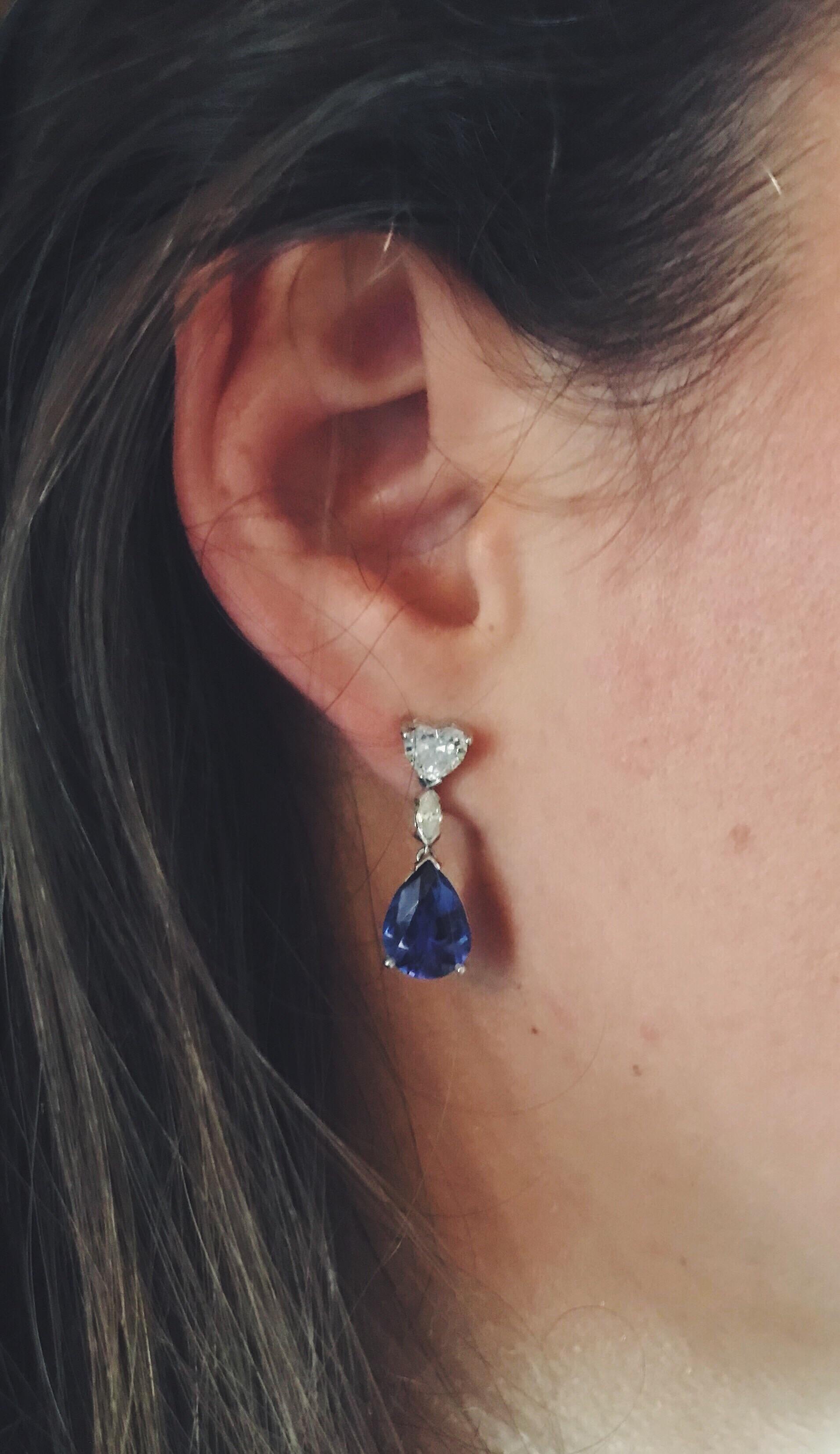Royal Blue Tanzanite 4,77ct in total
White Diamonds 1,46ct in total SI1 E-F
18kt White Gold 4,10g

Two White Heart shaped diamonds are at the centre of these impressive cocktail earrings set in 18kt White Gold. A further two brilliant cut diamonds