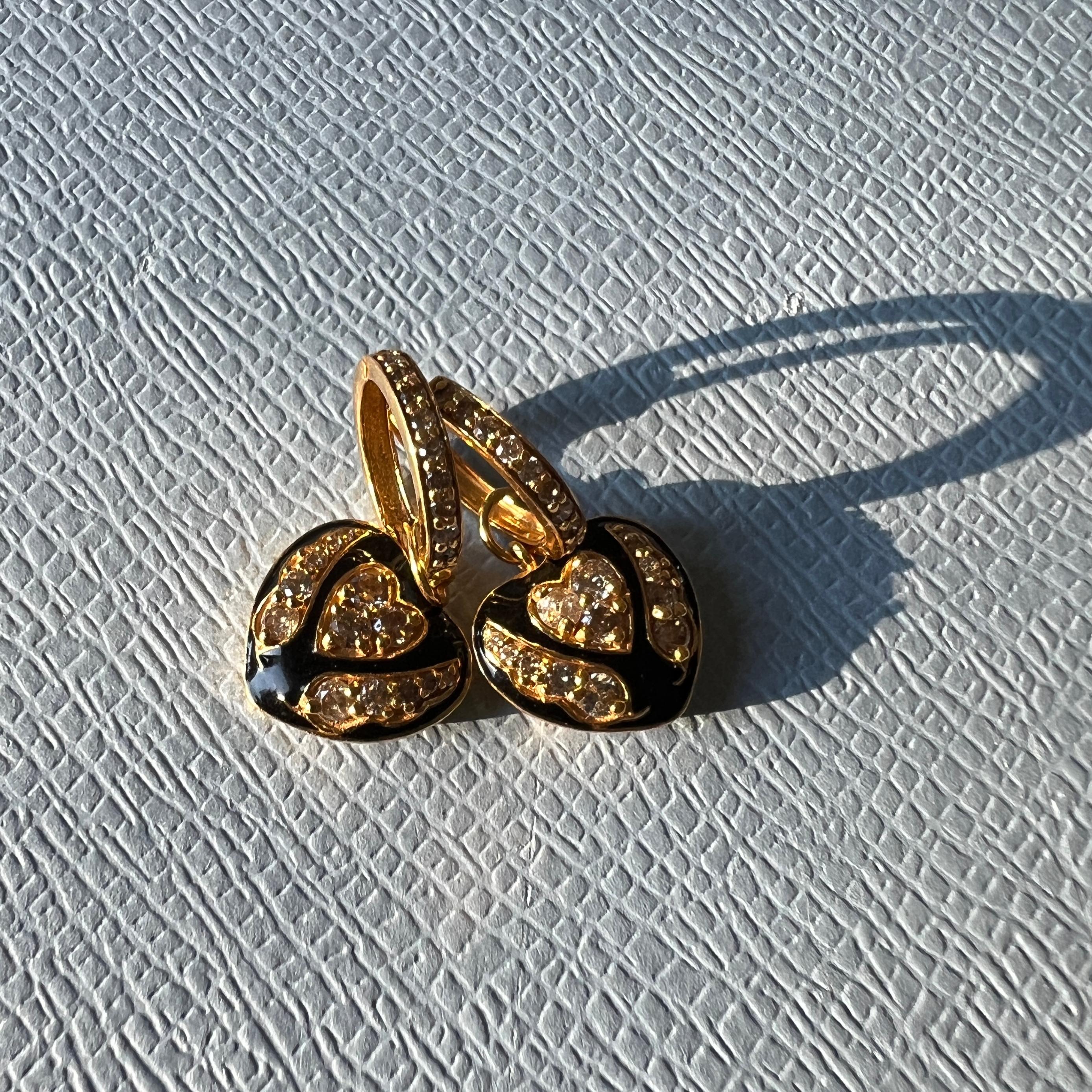 White Diamond Heart Black Enamel 18 K Gold Plated Silver Hoop Earrings Victorian Style

Designer: J Dauphin

White Diamond Heart Black Enamel 18K Gold Plated Silver Hoop Earrings Victorian Style

These hoop earrings incorporate white diamonds, which