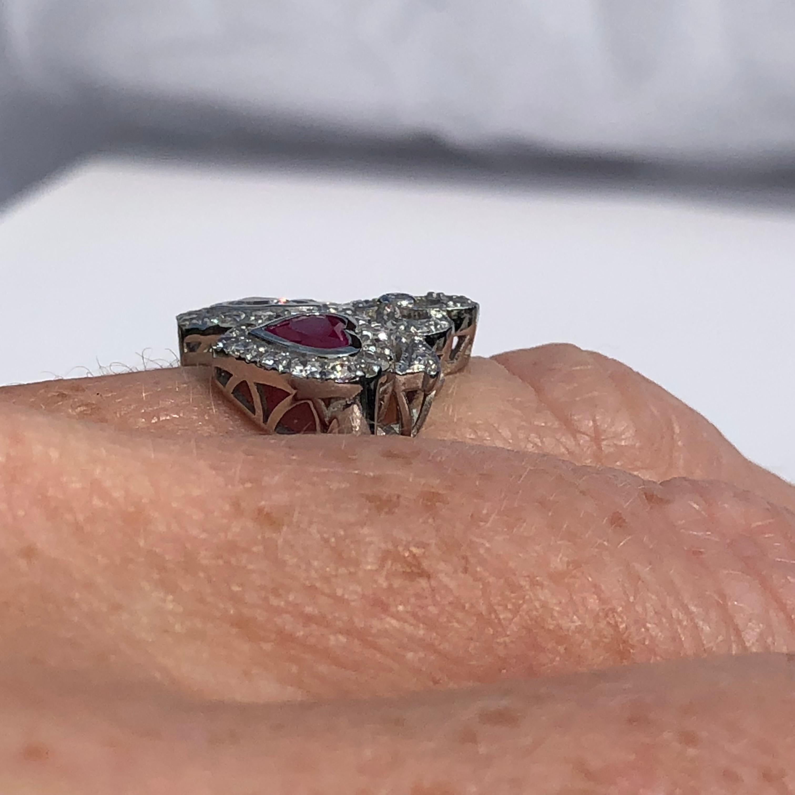 White Diamond Heart Red Ruby Love Anniversary Engagement Sister Ring 18k Gold  In Excellent Condition For Sale In London, GB