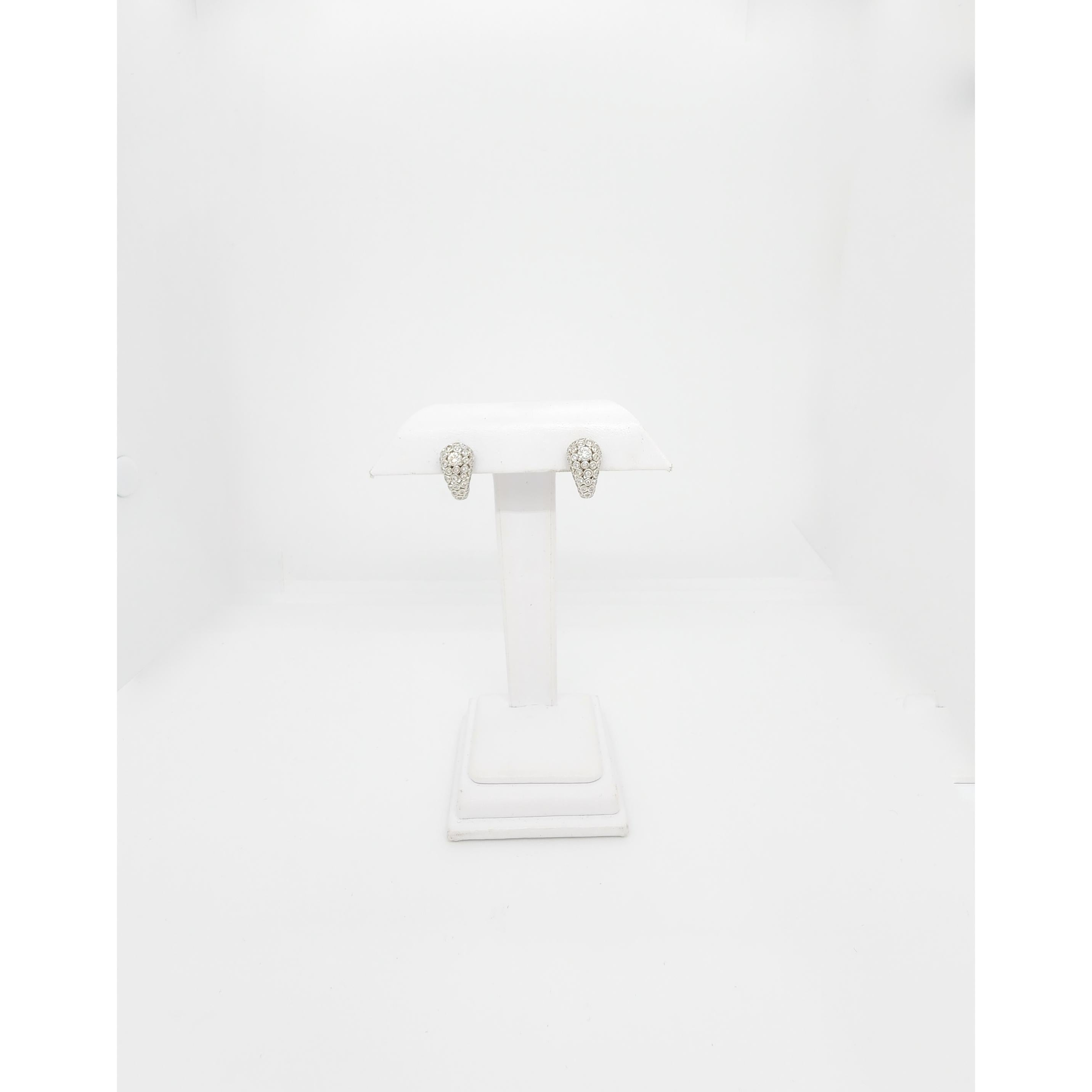 Orecchini a forma di gancio con diamante bianco in oro bianco 14k in vendita 4