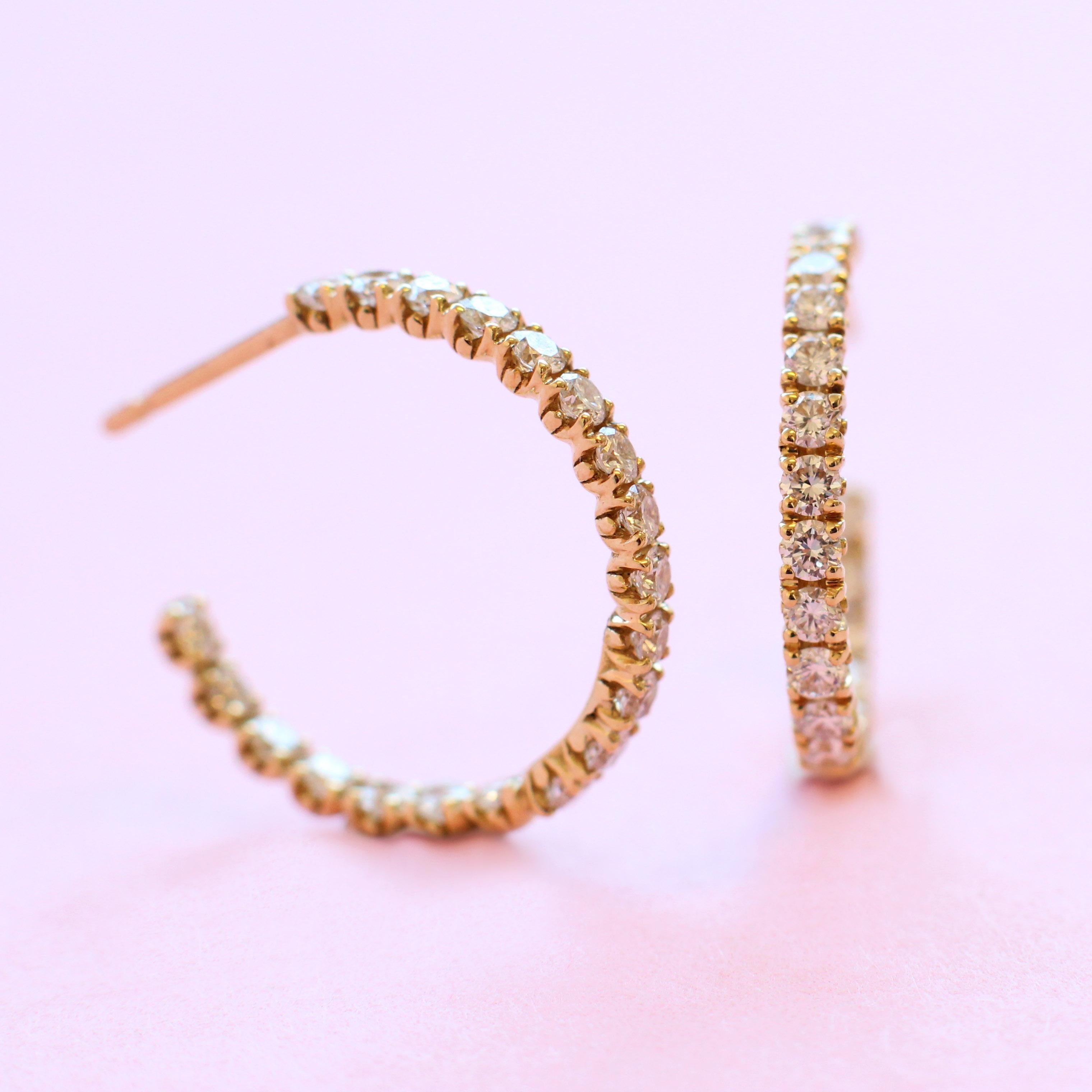White Diamond Hoop Earrings In New Condition For Sale In London, GB
