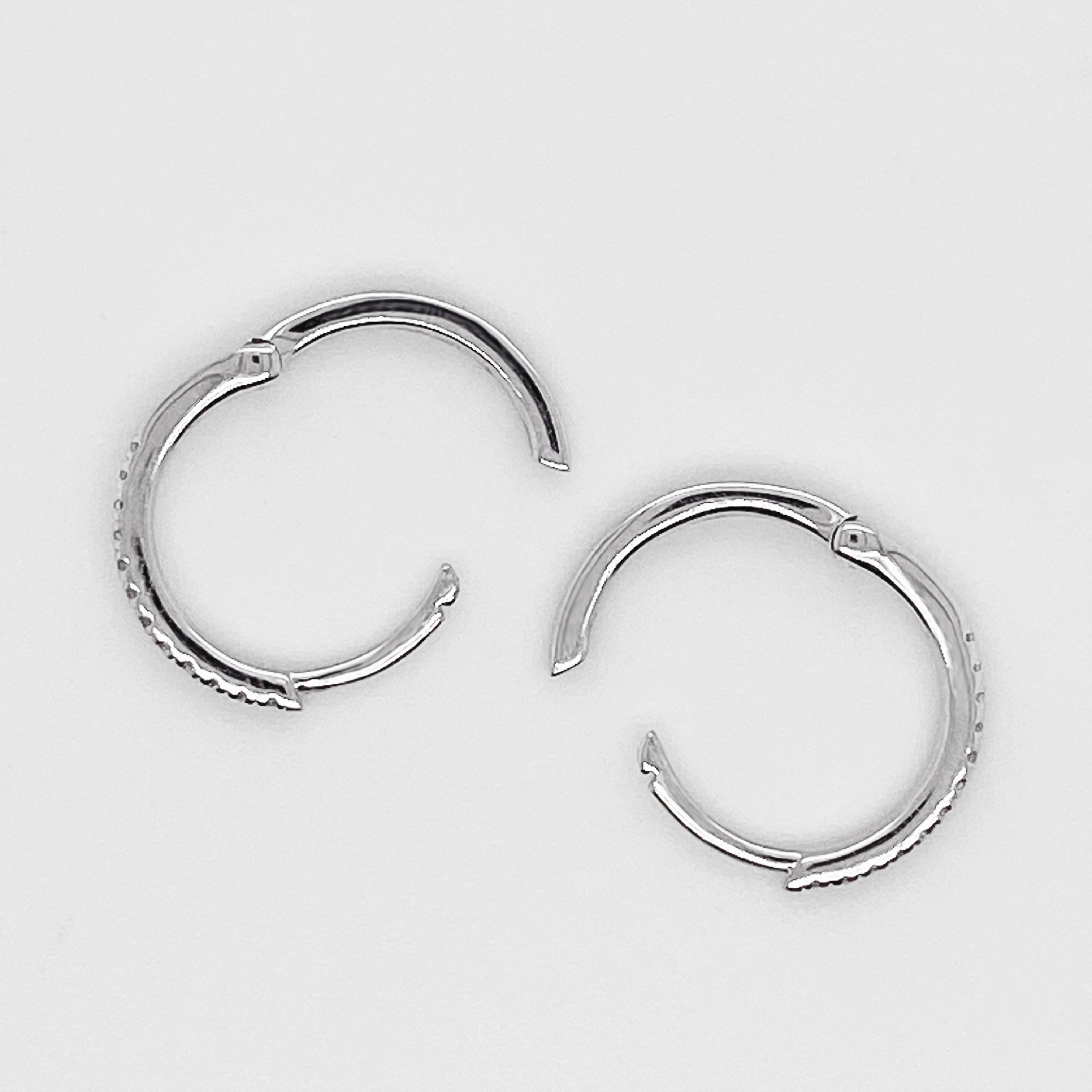 Round Cut White Diamond Hoop Earrings, White Gold 18 Karat, 18 Karat, Small Hoops, Huggies For Sale