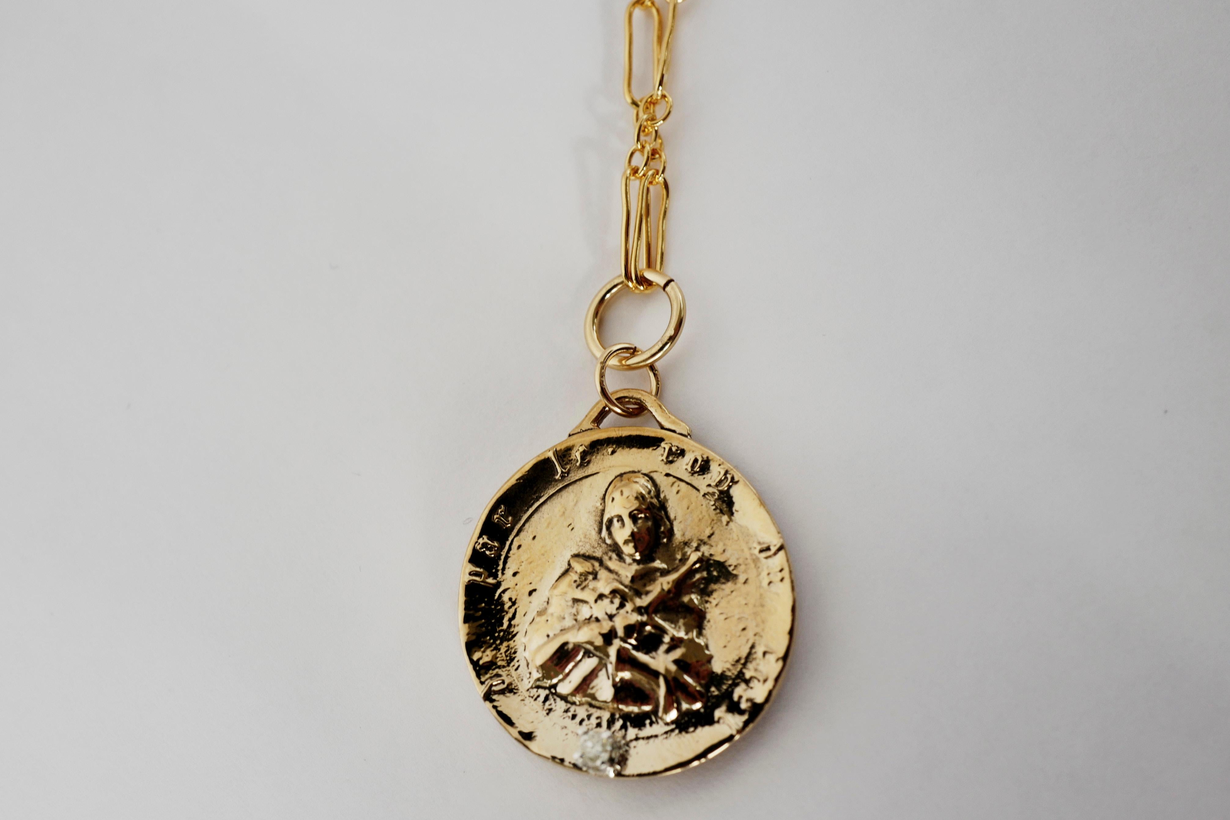 Taille brillant J Dauphin, collier pendentif médaille Joan of Arc en diamants blancs avec pièce de monnaie ronde en vente