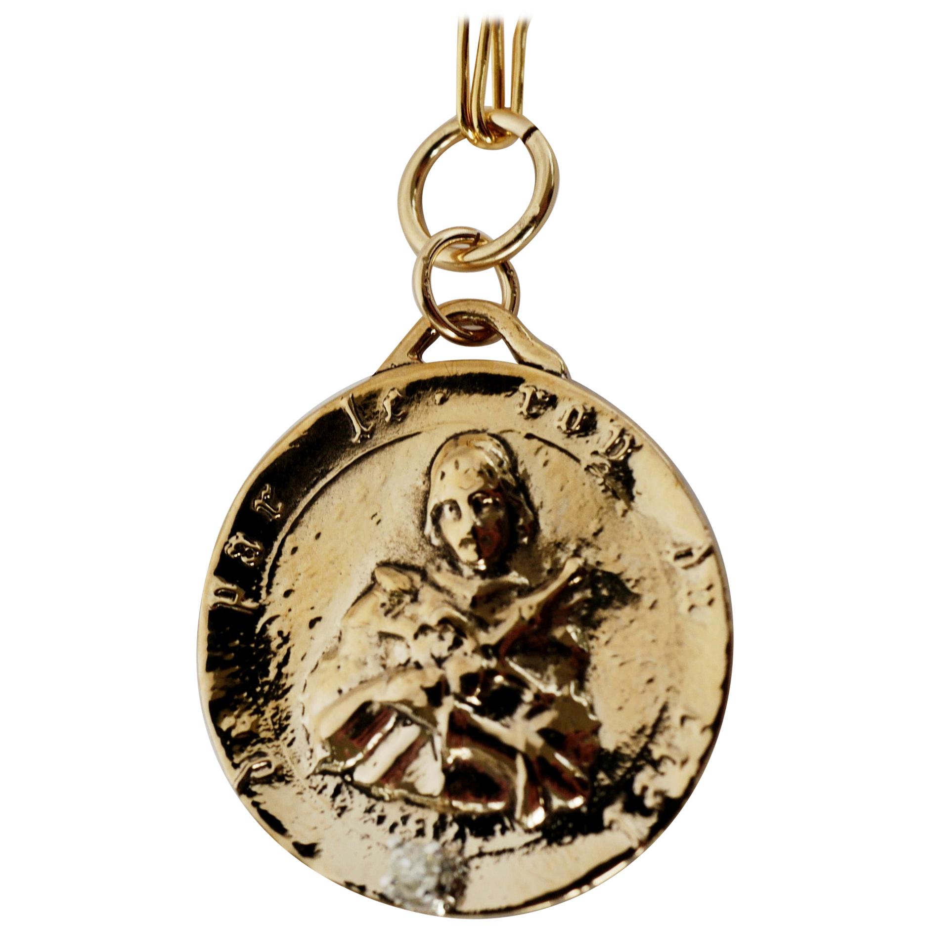 J Dauphin, collier pendentif médaille Joan of Arc en diamants blancs avec pièce de monnaie ronde en vente