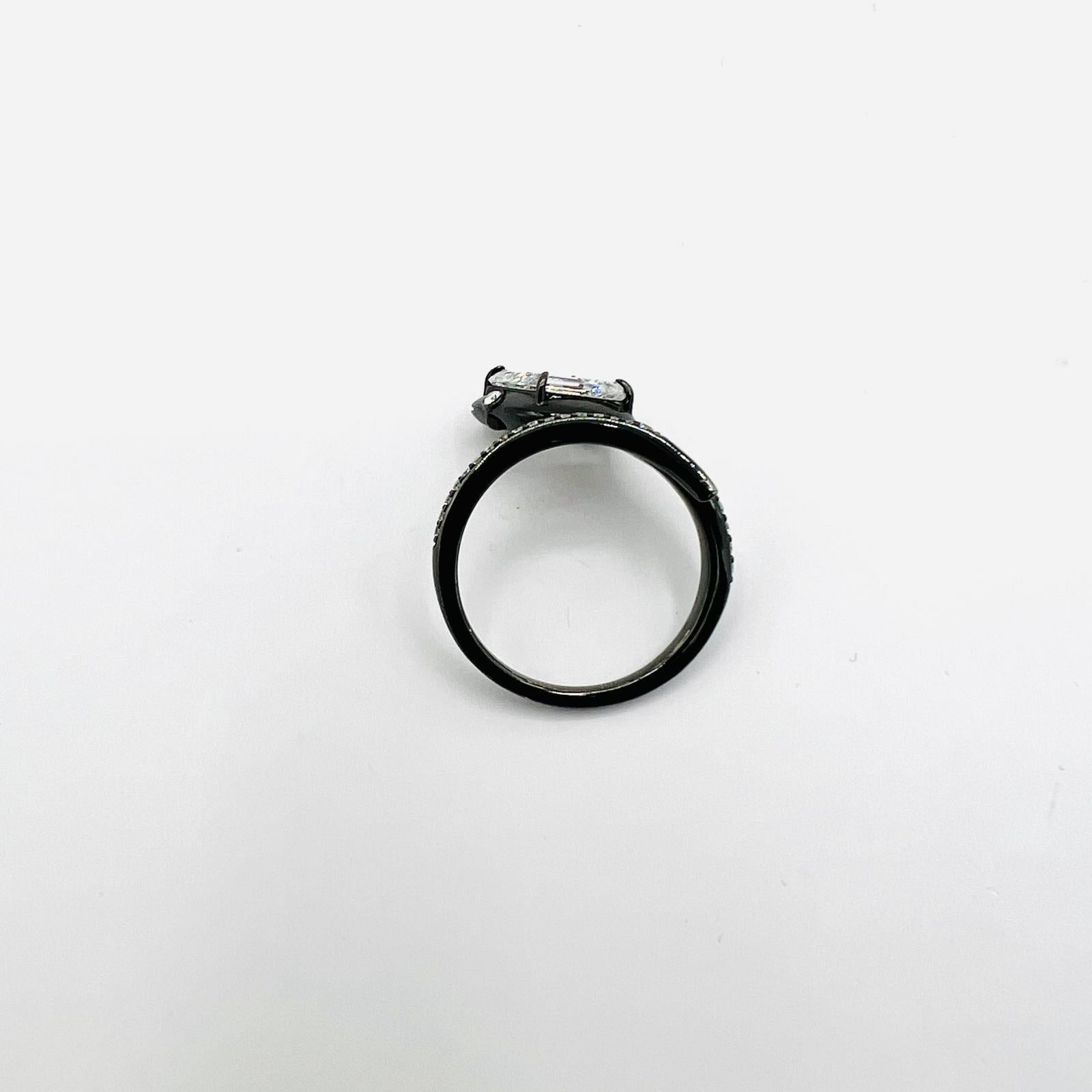 White Diamond Kite Shape Serpent Ring in 18K Gold & Black Rhodium For Sale 5