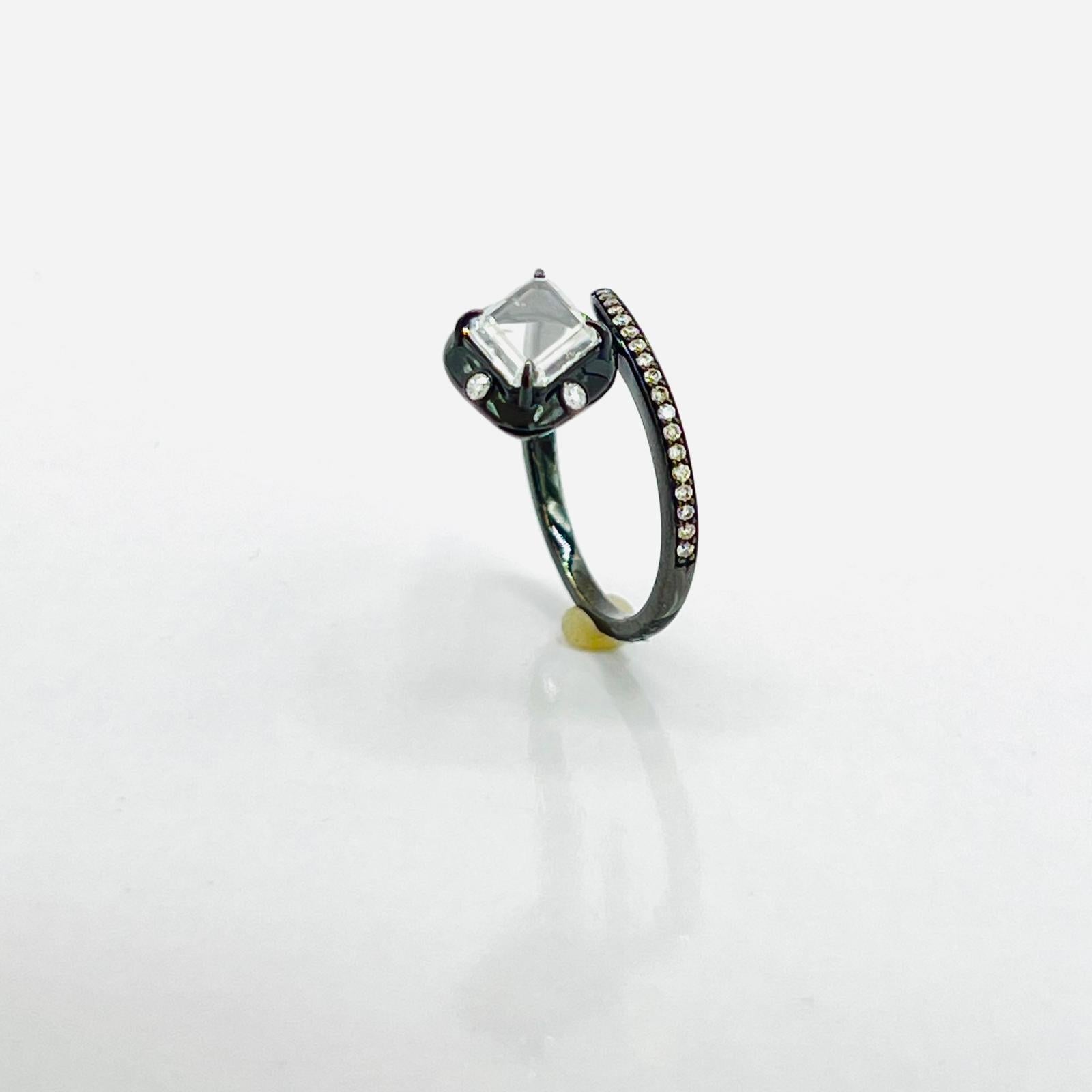 White Diamond Kite Shape Serpent Ring in 18K Gold & Black Rhodium For Sale 4