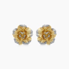 Pendientes de oro blanco y amarillo de 18 quilates con acabado cepillado Flor de Lilly de diamantes blancos