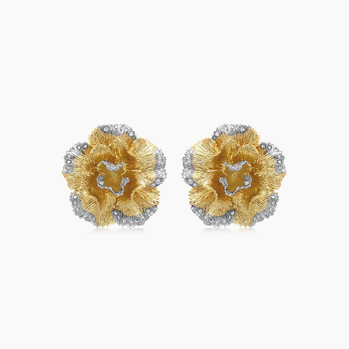 Taglio misto Orecchini con diamante bianco e fiore di Lilly in oro bianco e giallo 18 carati con finitura spazzolata in vendita