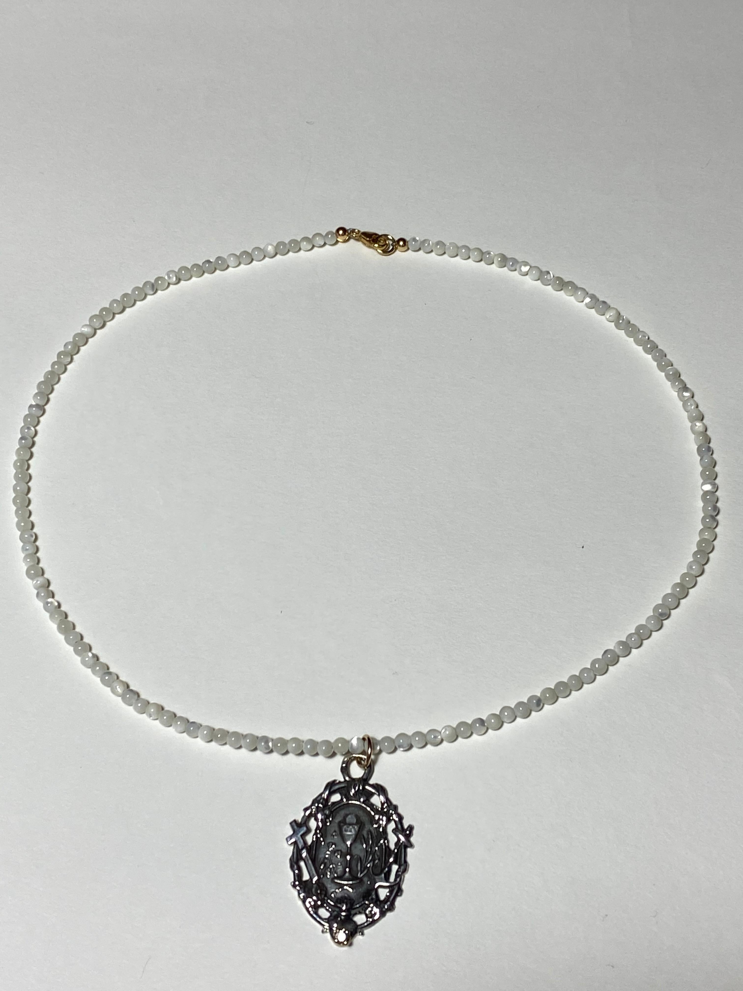 Taglio brillante Diamante bianco Amore Fede Speranza Medaglia Collana di perle in argento J DAUPHIN in vendita
