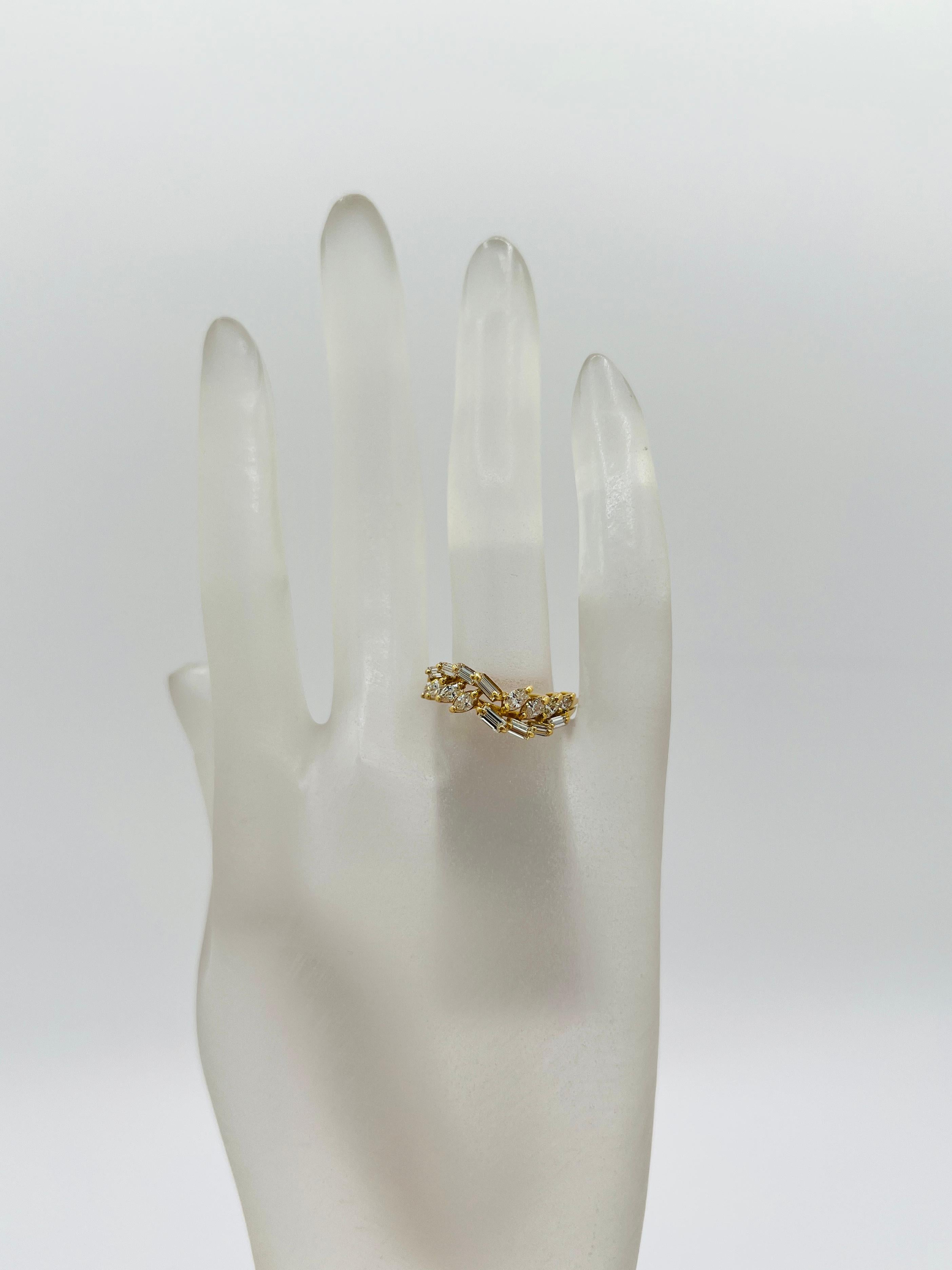 Anillo de diamantes blancos marquesa y baguette en oro amarillo de 18 quilates Corte marquesa en venta
